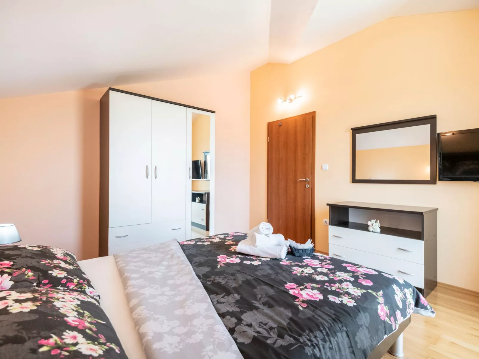 Villa "Mile" mit beheiztem Pool, Grill und Terrasse-Binnen