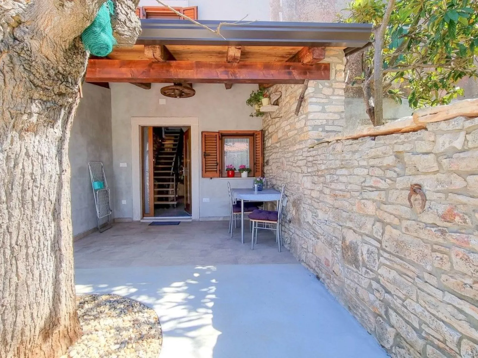 Für 3 Personen ca. 40 m&sup2; in Novigrad, Adriaküste Kroatien (Westküste von I-Buiten