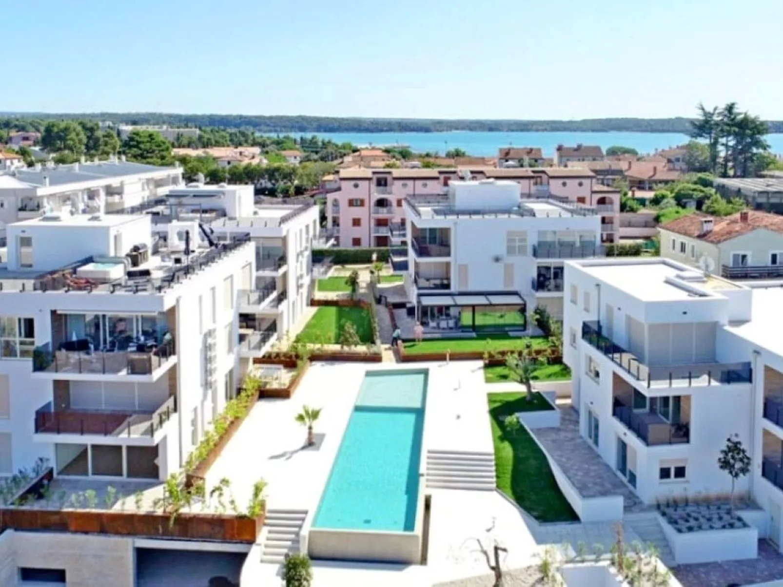 "Grüne Oase" mit Terrasse-Buiten