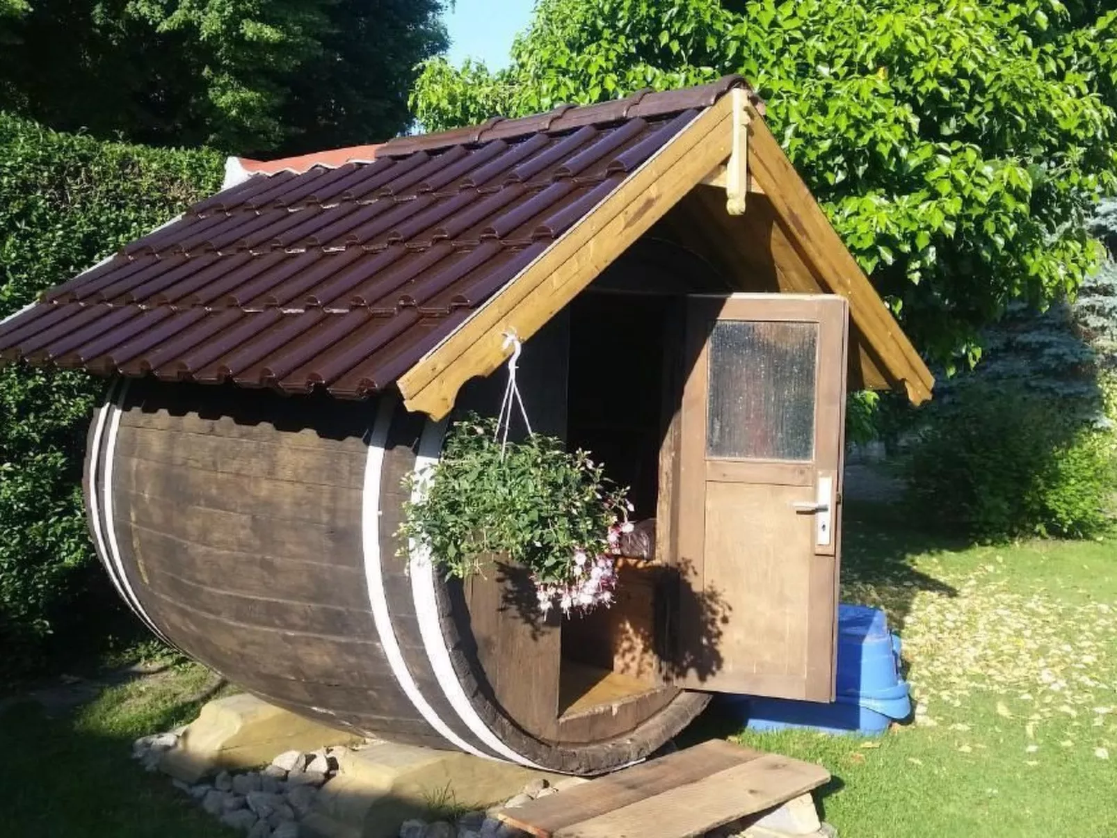 Appartement mit Garten, Grill und Terrasse-Buiten