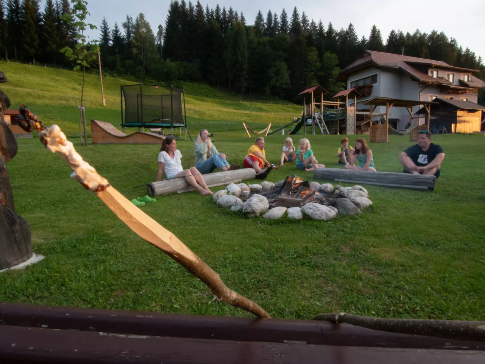 In Gemeinde Hermagor-Pressegger See mit Terrasse, Grill und Garten-Buiten