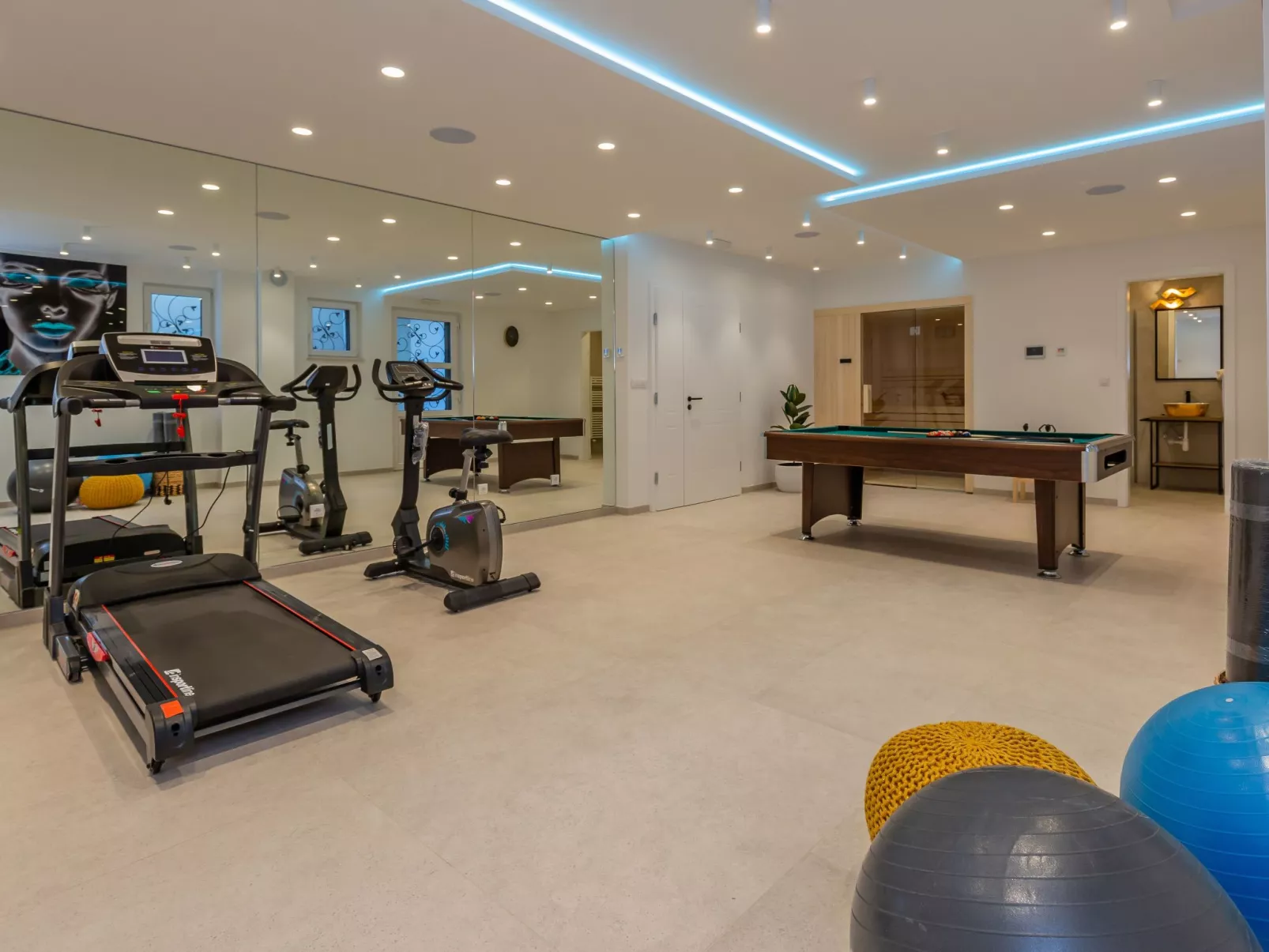 In Dugopolje mit Privatem Pool-Binnen