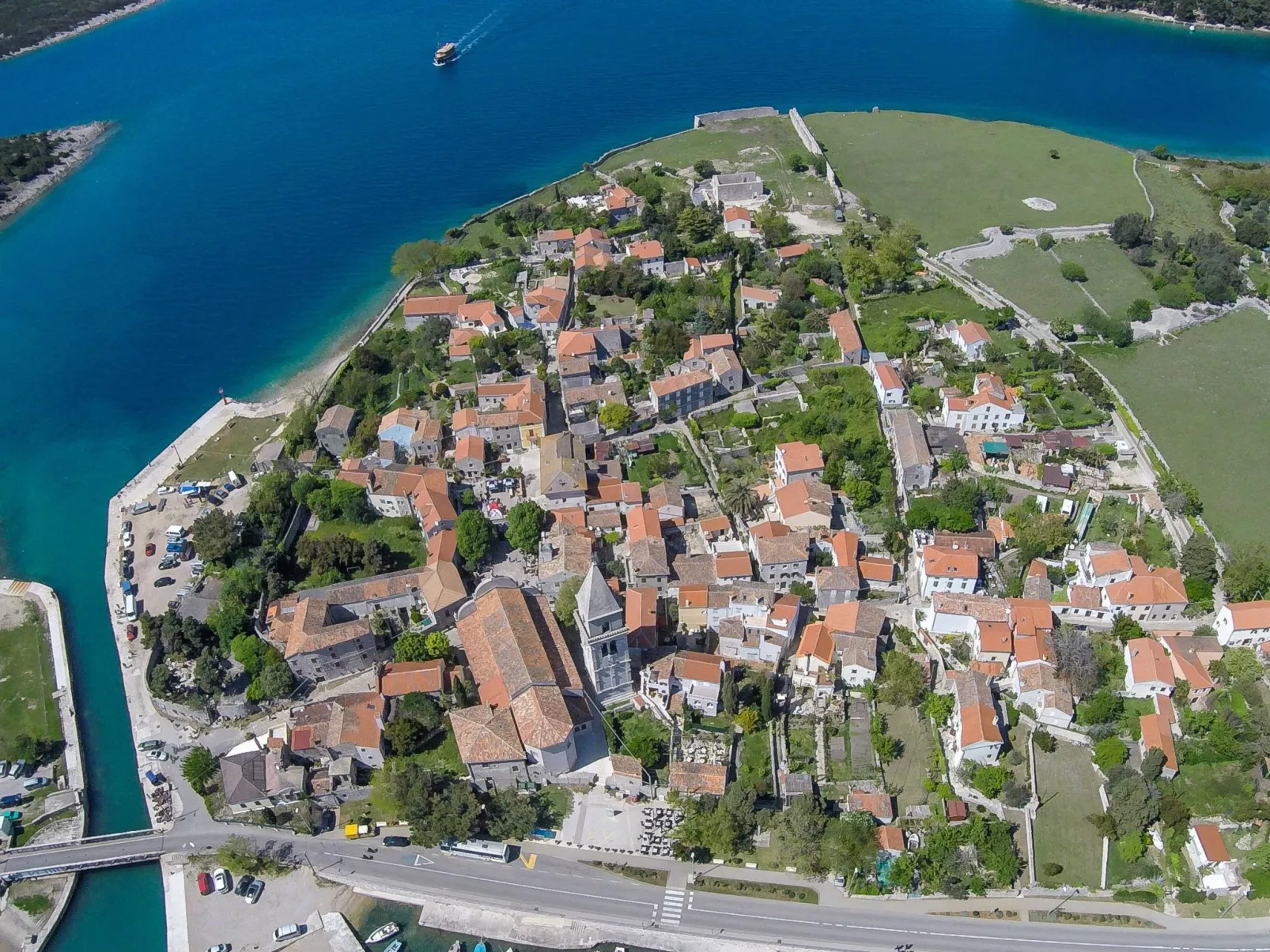 In Osor mit Privatem Pool-Buiten