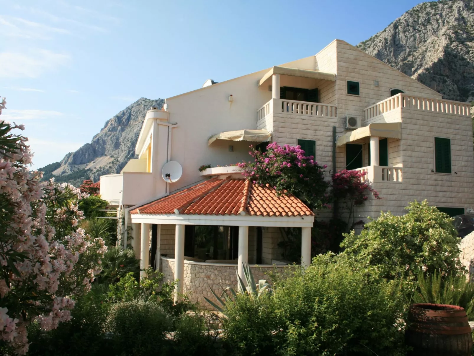 Villa Margitta mit Pool, Tennisplatz und Meerblick-Buiten