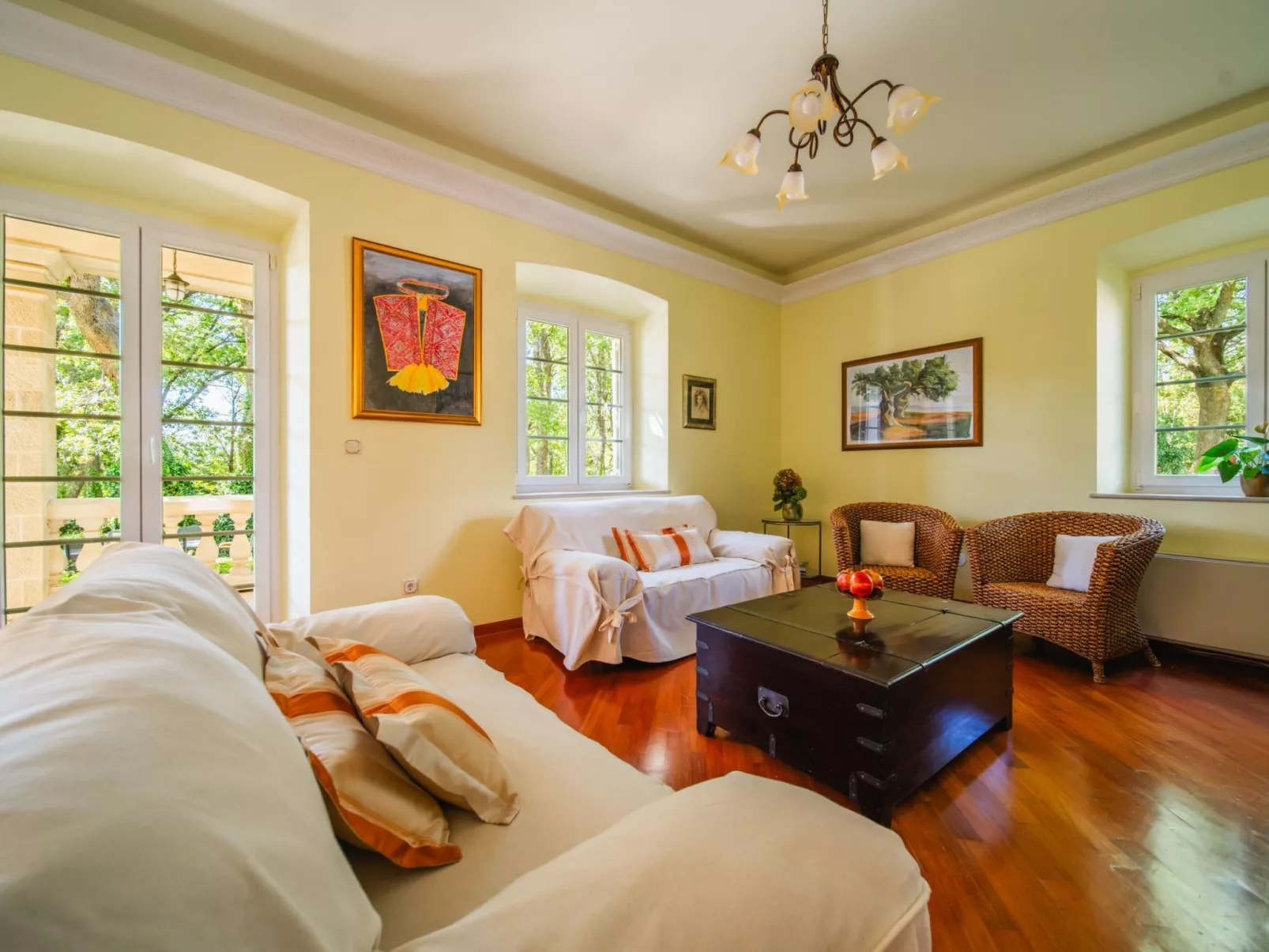 Traditionelles Steinhaus mit privatem beheiztem Pool-Binnen