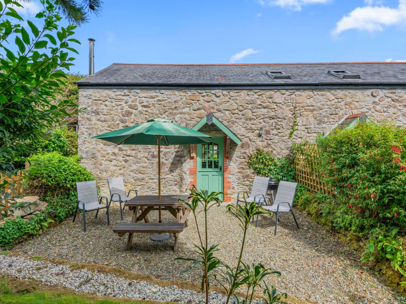 Idyllisches Landhaus mit wunderschönem Garten-Buiten