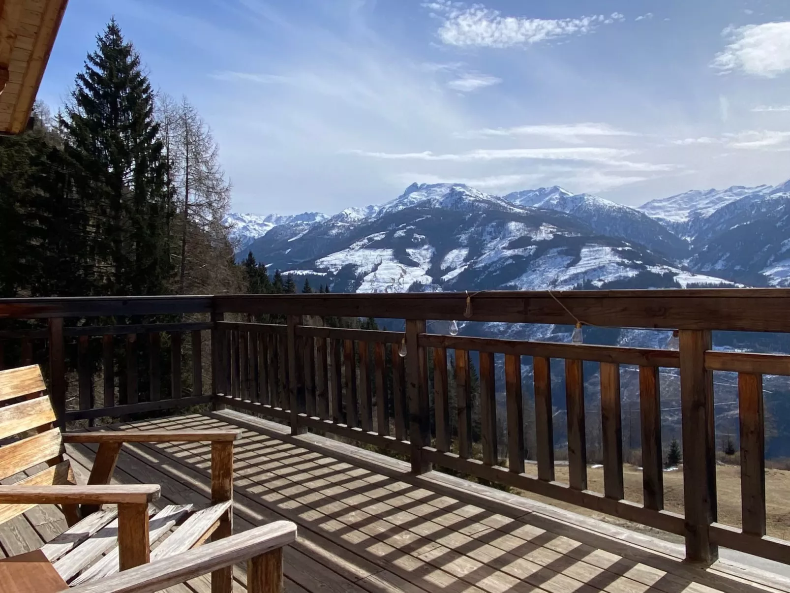 Berghütte mit Blick auf die Berge-Buiten