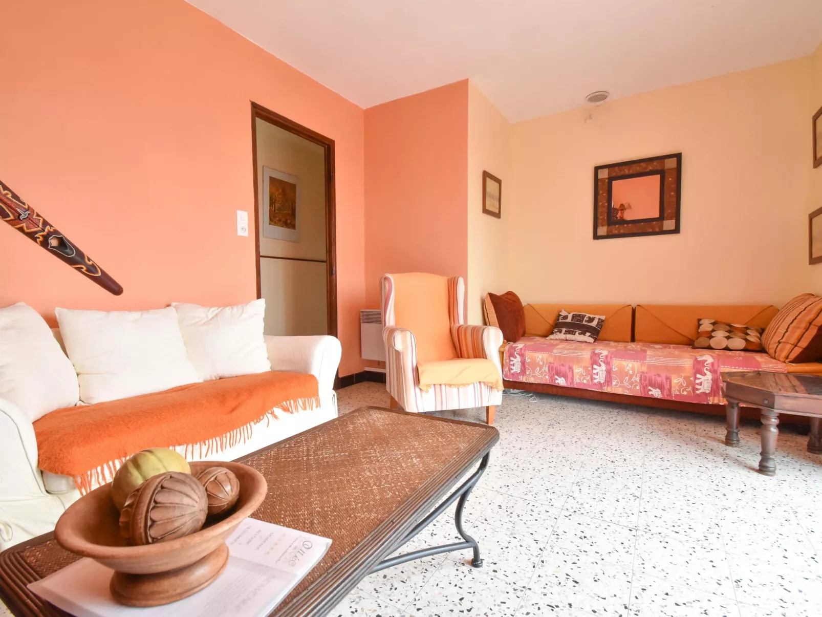 Schönes Ferienhaus mit Pool-Binnen