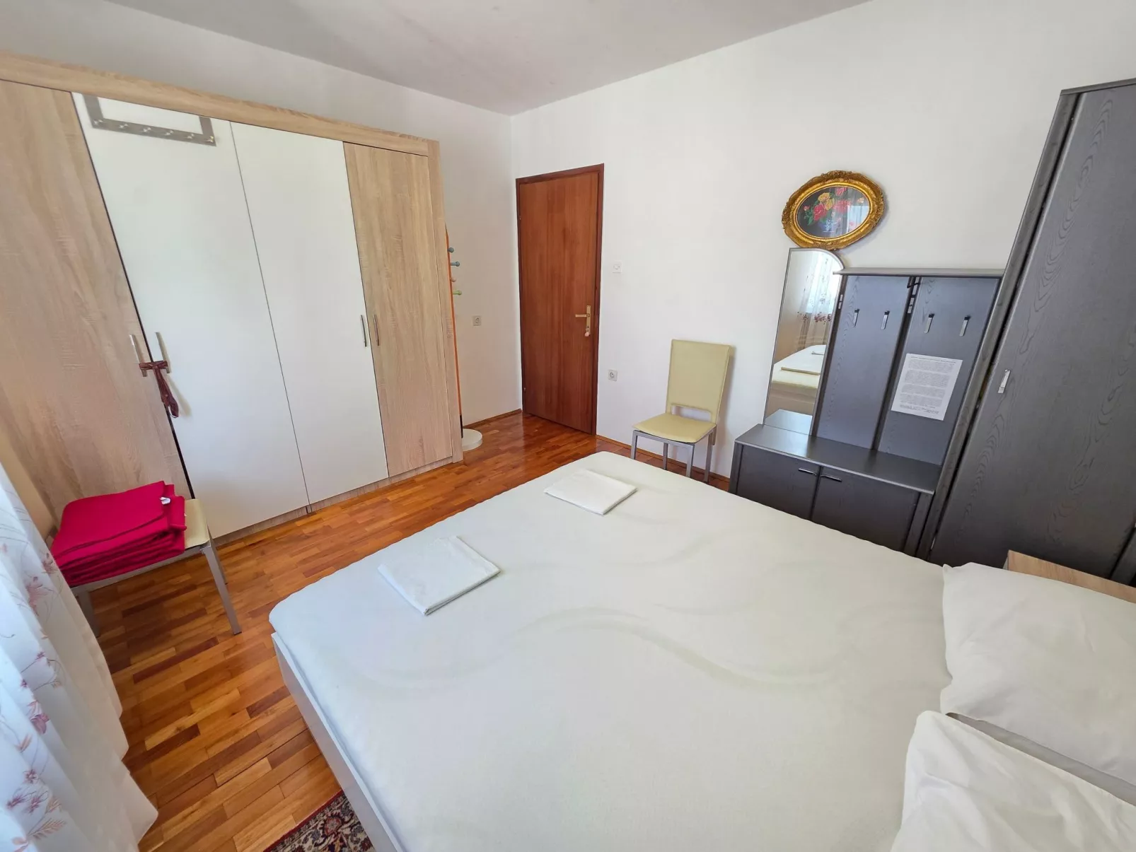 Wohnung im Erdgeschoss mit Terrasse und Grill-Binnen