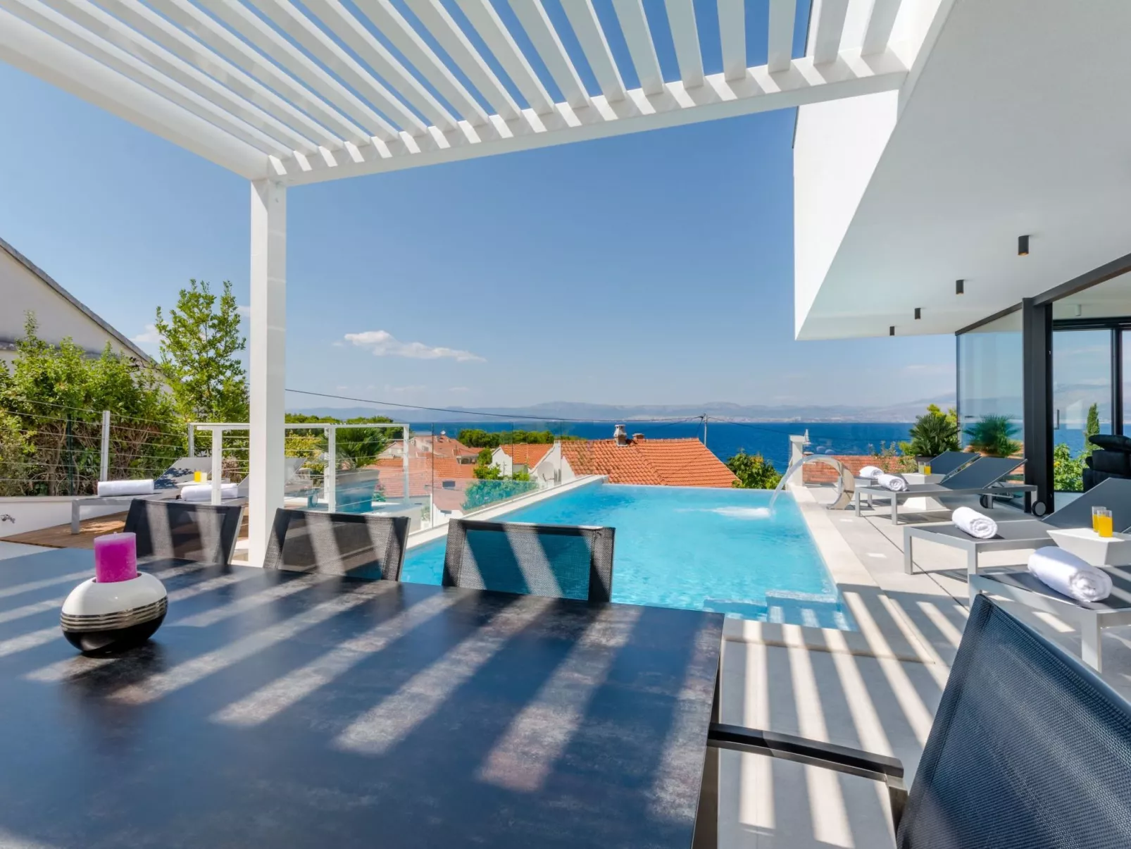 Tolles Ferienhaus in Sutivan mit Privatem Pool-Buiten