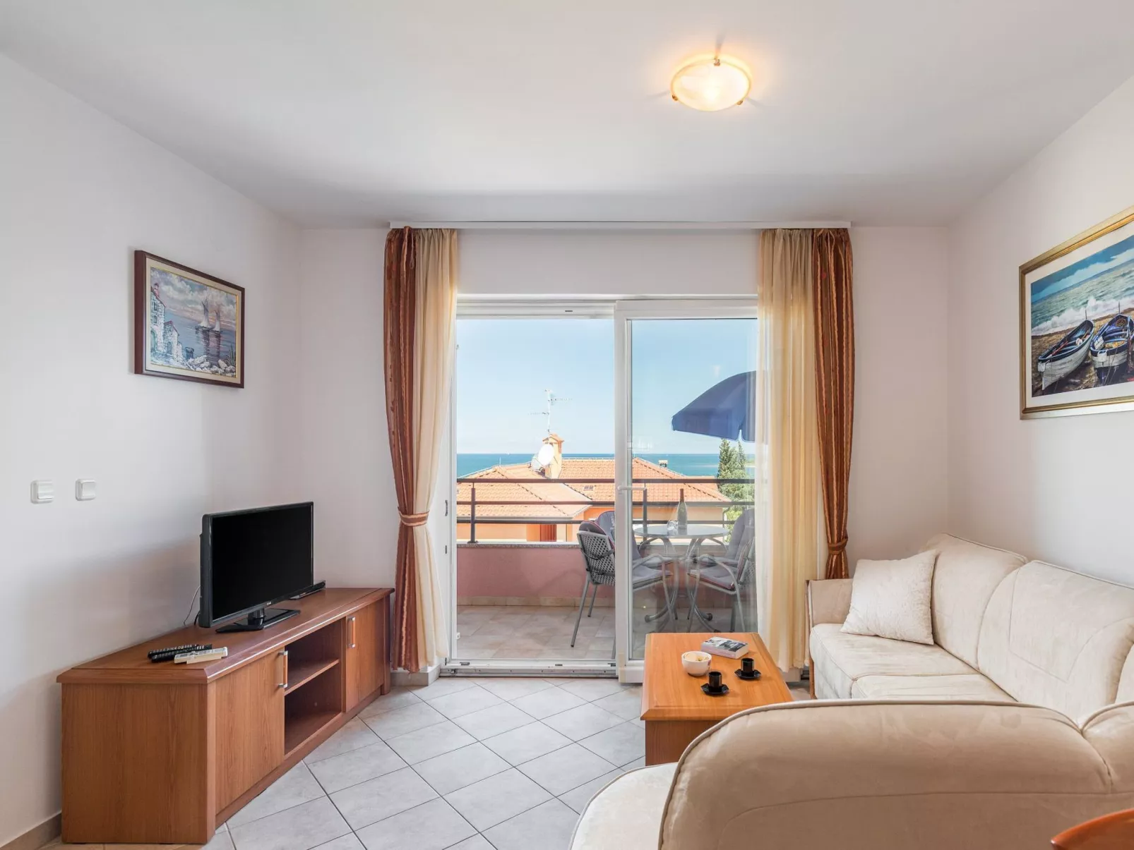 Strandnahe Ferienwohnung mit großem Garten-Binnen