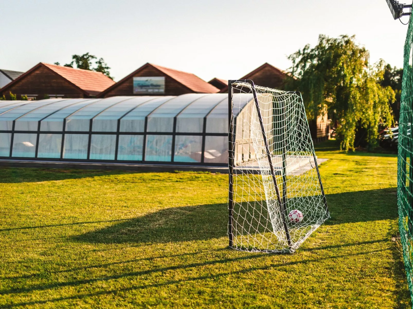 Mit Schwimmbad-Buiten