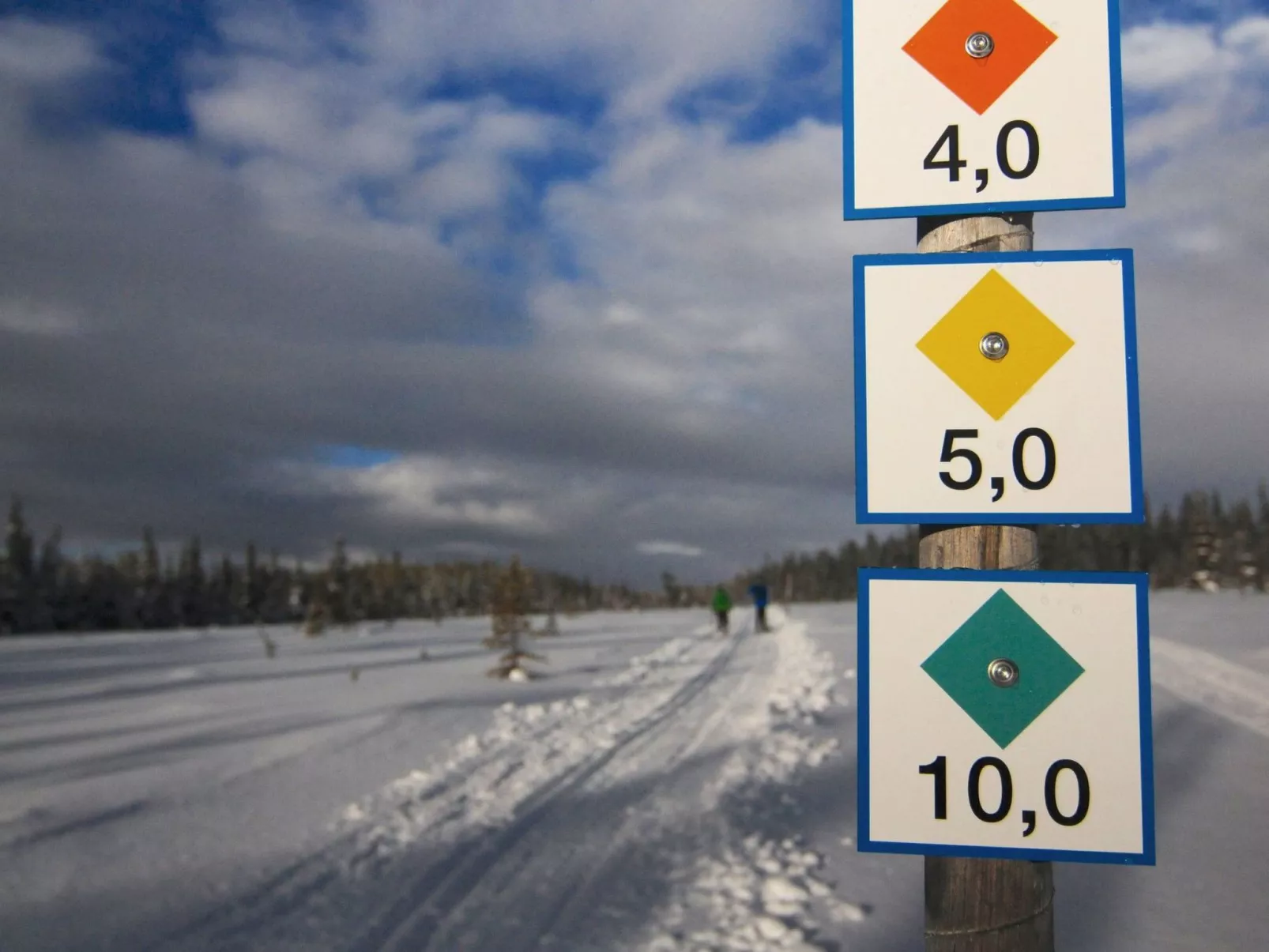 Charmantes modernes Blockhaus mit Kamin-Image-tags.info