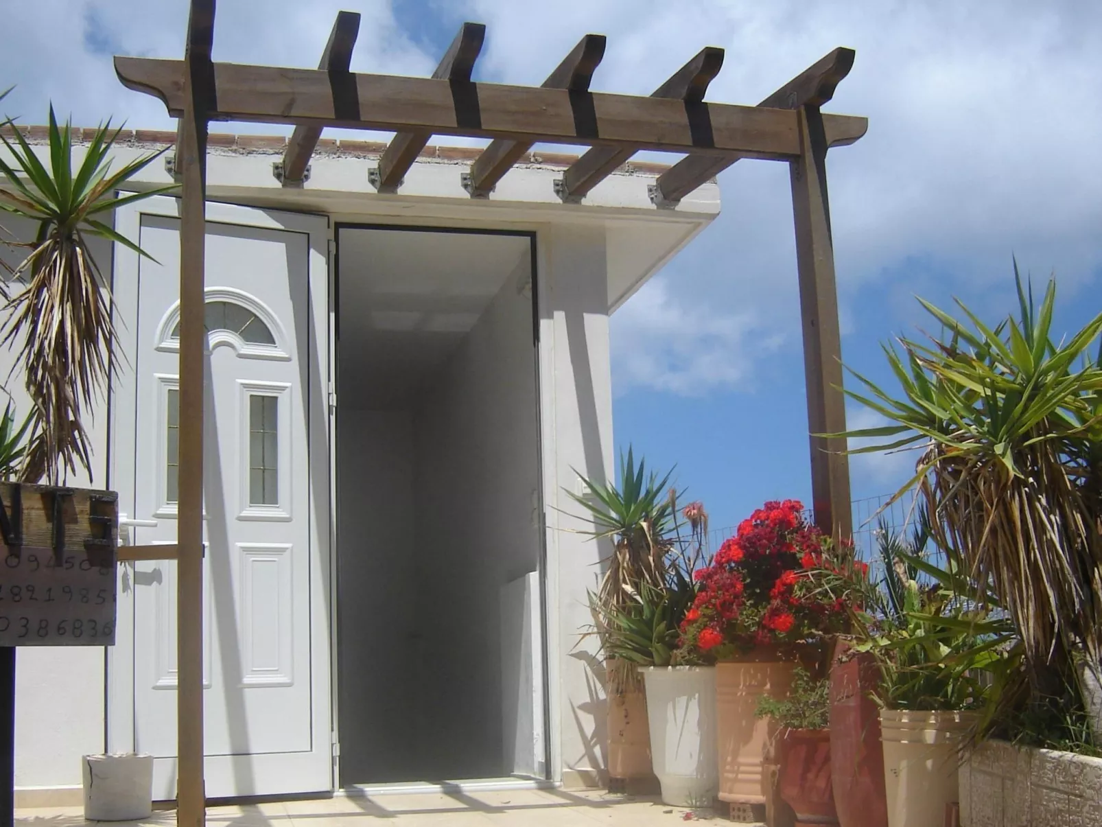 Appartement mit Balkon-Buiten