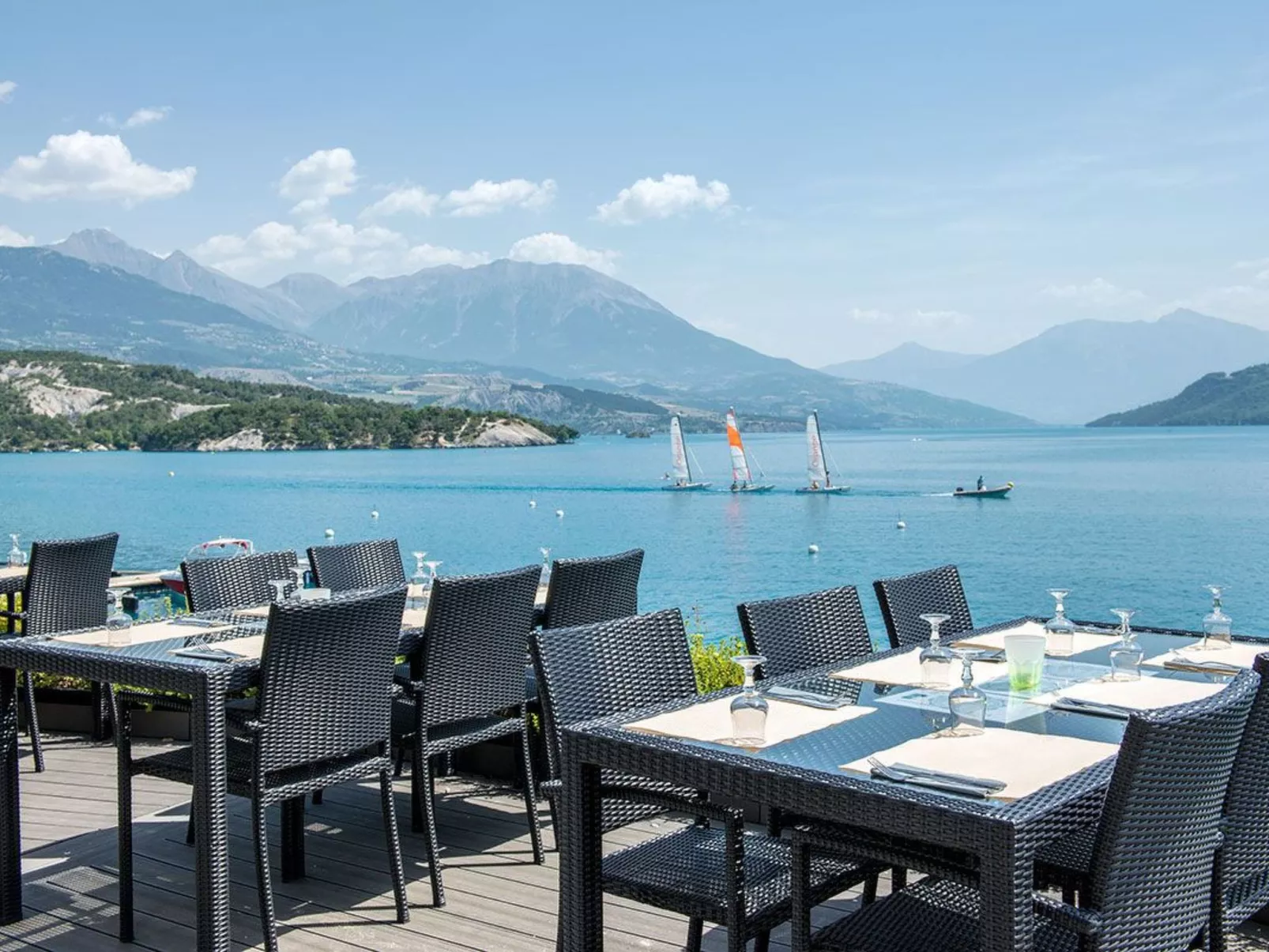 Gemütliches Chalet am Ufer des Sees von Serre-Ponçon-Buiten