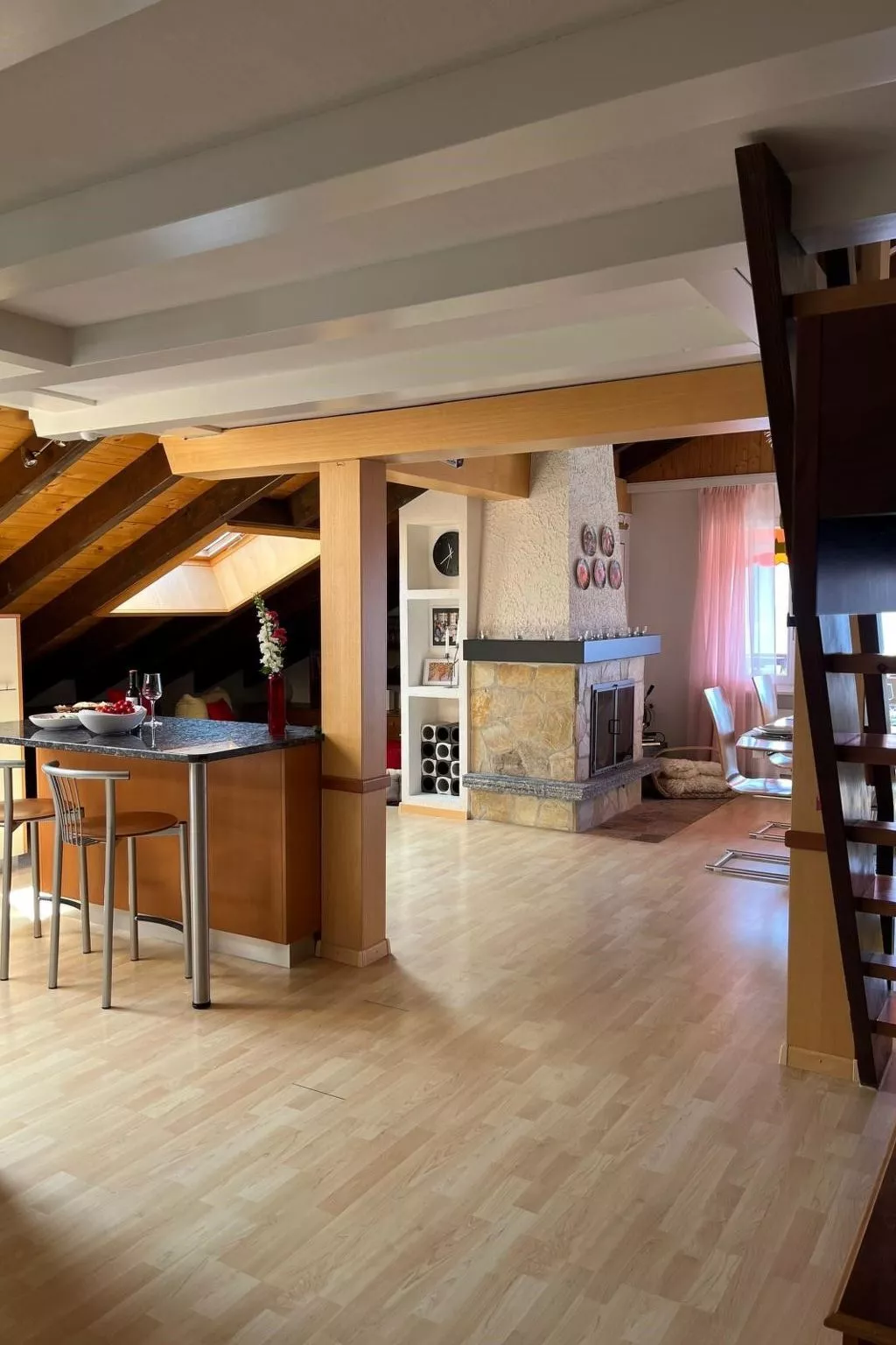 Helle und moderne Dachwohnung-Image-tags.info