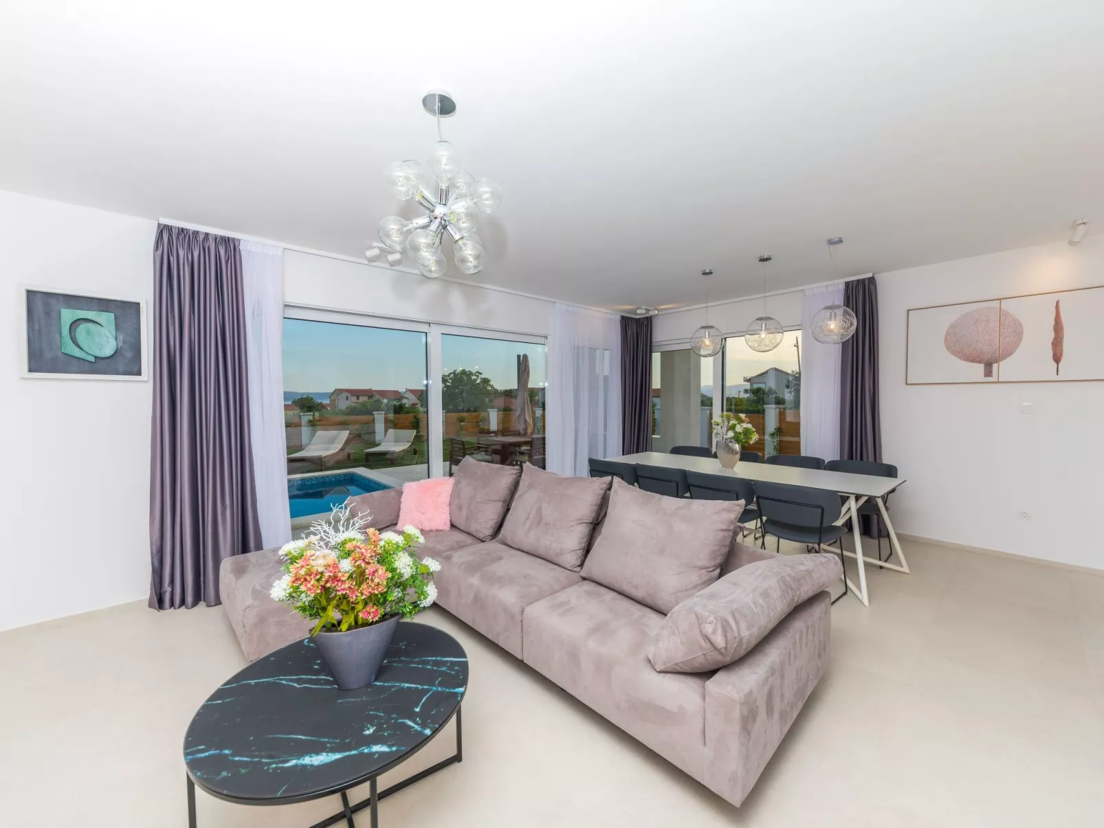 Modern eingerichtete Villa Ingrid mit beheiztem Pool - Binnen
