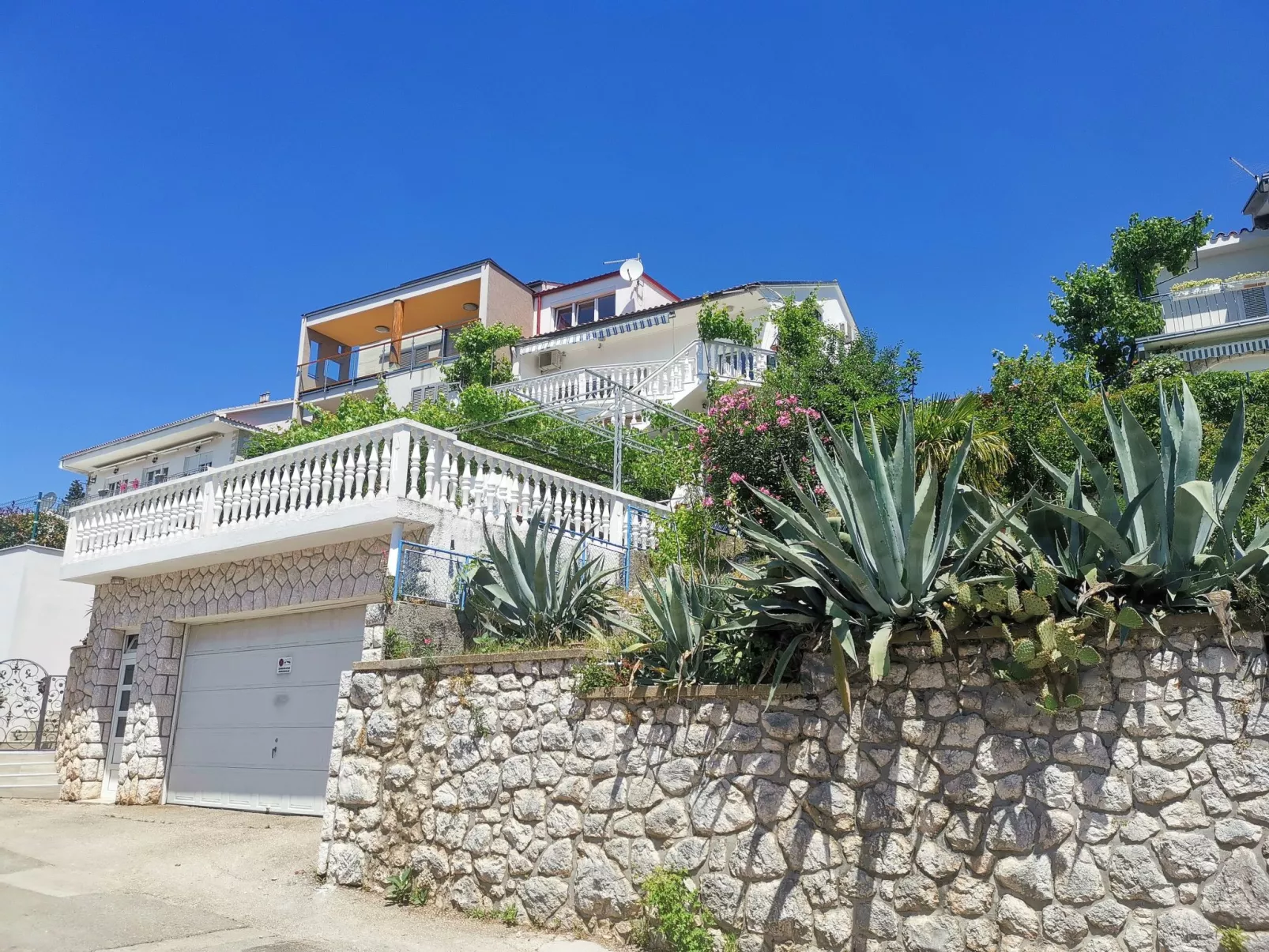 Wunderschöne Wohnung in Dramalj 70m vom Meer entfernt - Buiten