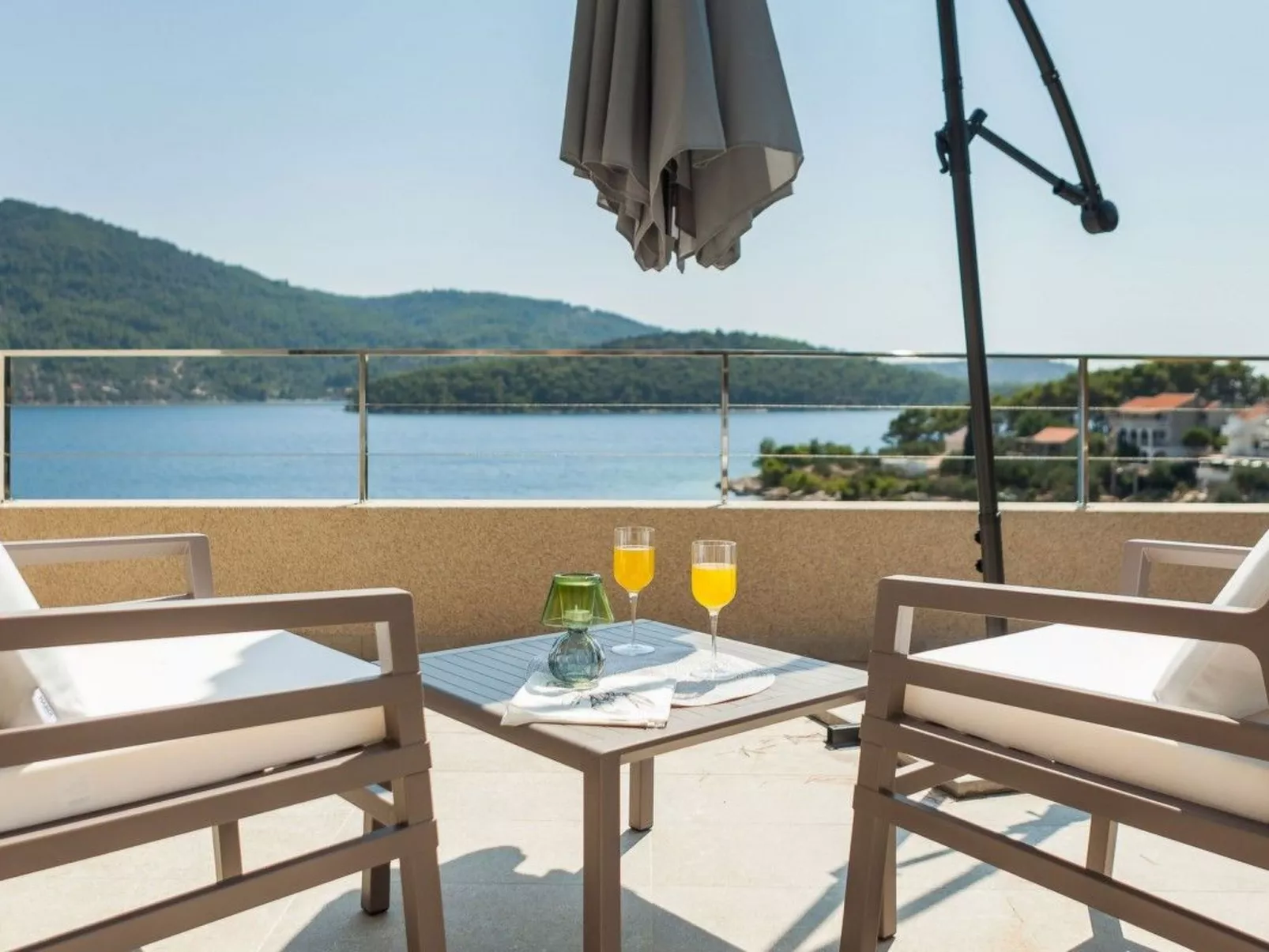 "vila Belveder" mit Infinity-Pool-Buiten