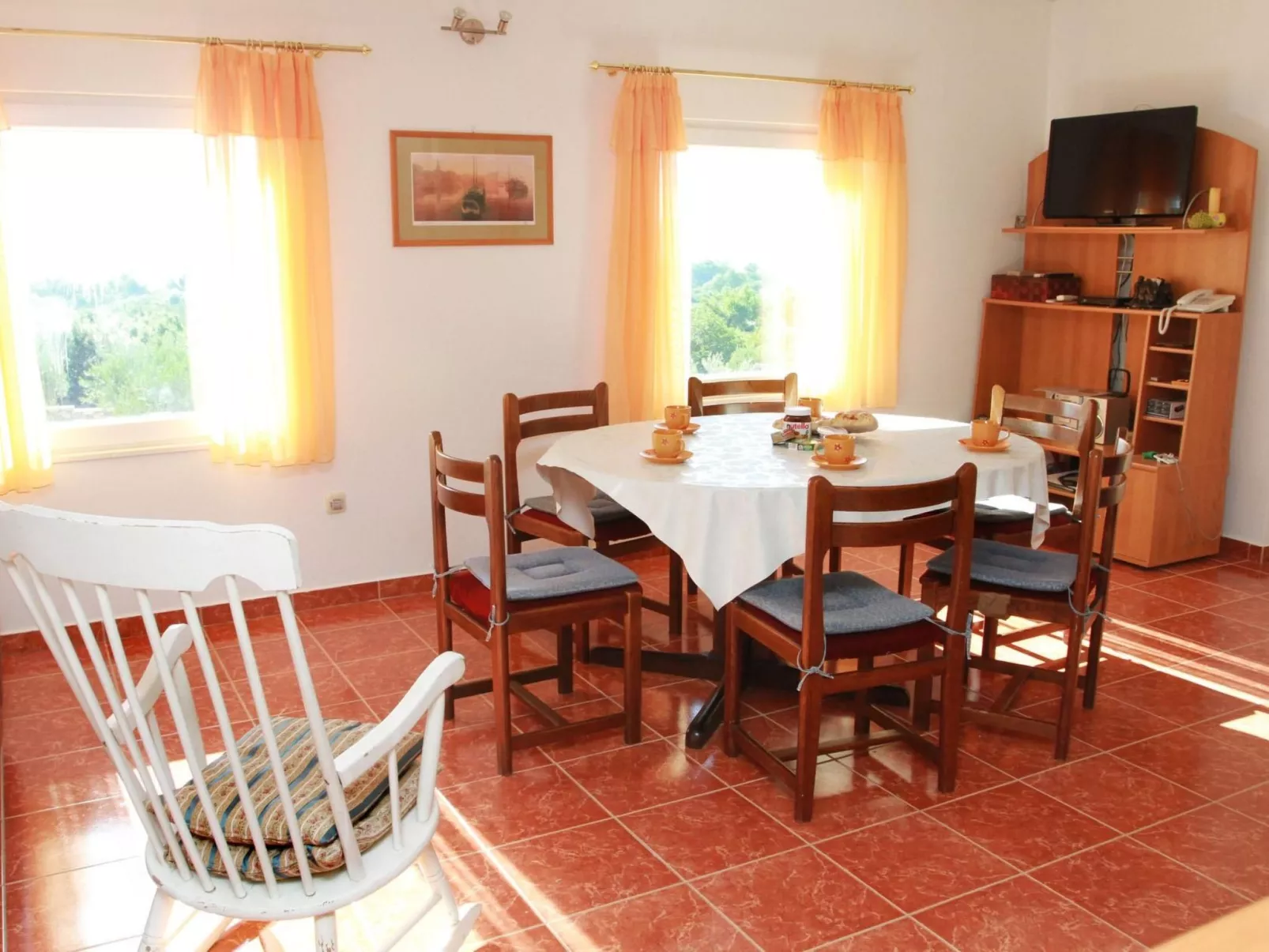 Geräumige Ferienvilla mit Pool und Meerblick-Binnen