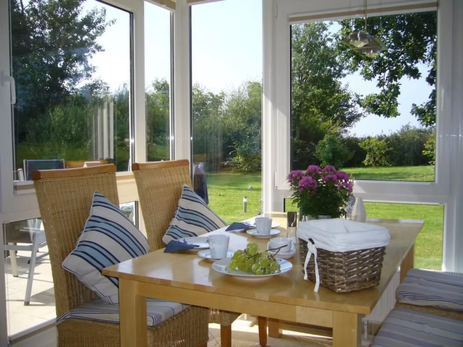 Mit großer Terrasse und herrlicher Aussicht-Buiten