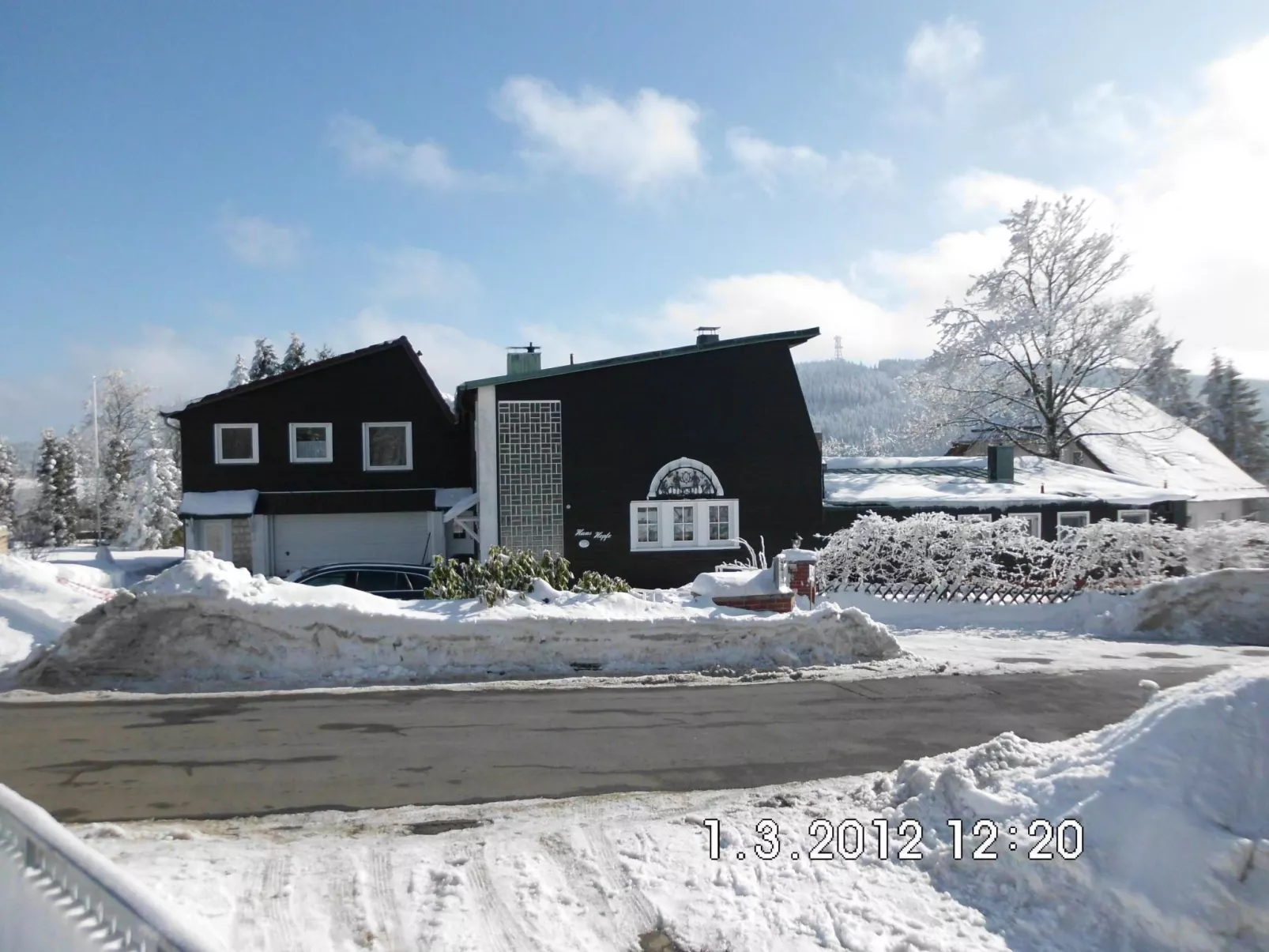 Premium-Ferienwohnung mit Balkon und Bergblick-Buiten