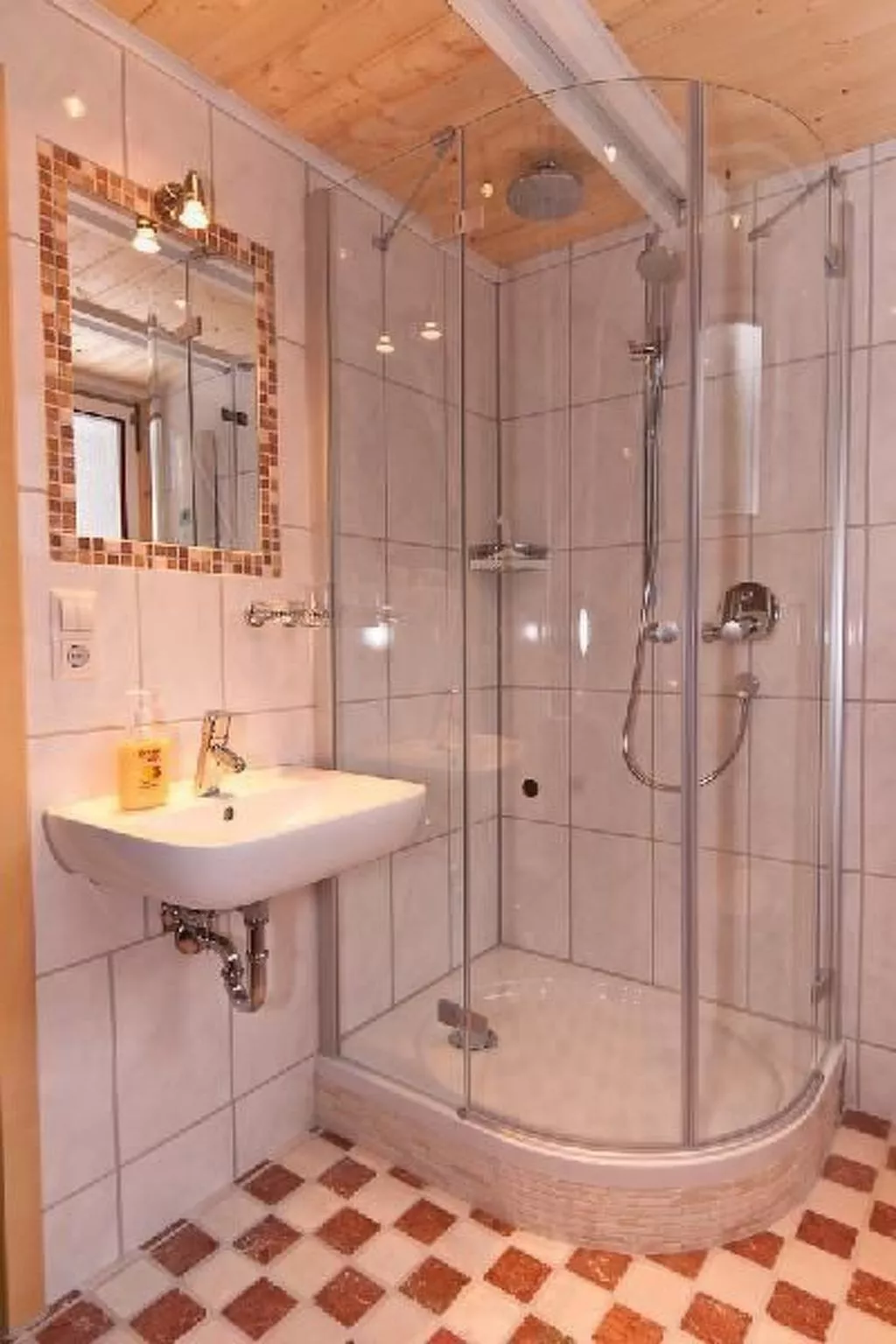 Nur-Dach-Ferienhaus für vier Personen - Binnen