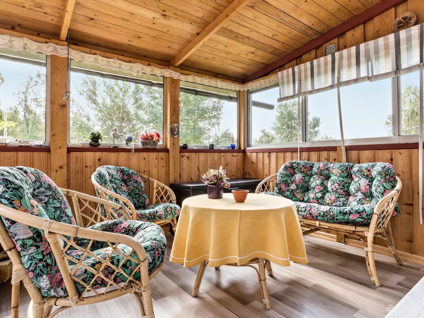Idyllisch gelegenes, ebenerdiges Haus mit Terrasse-Binnen