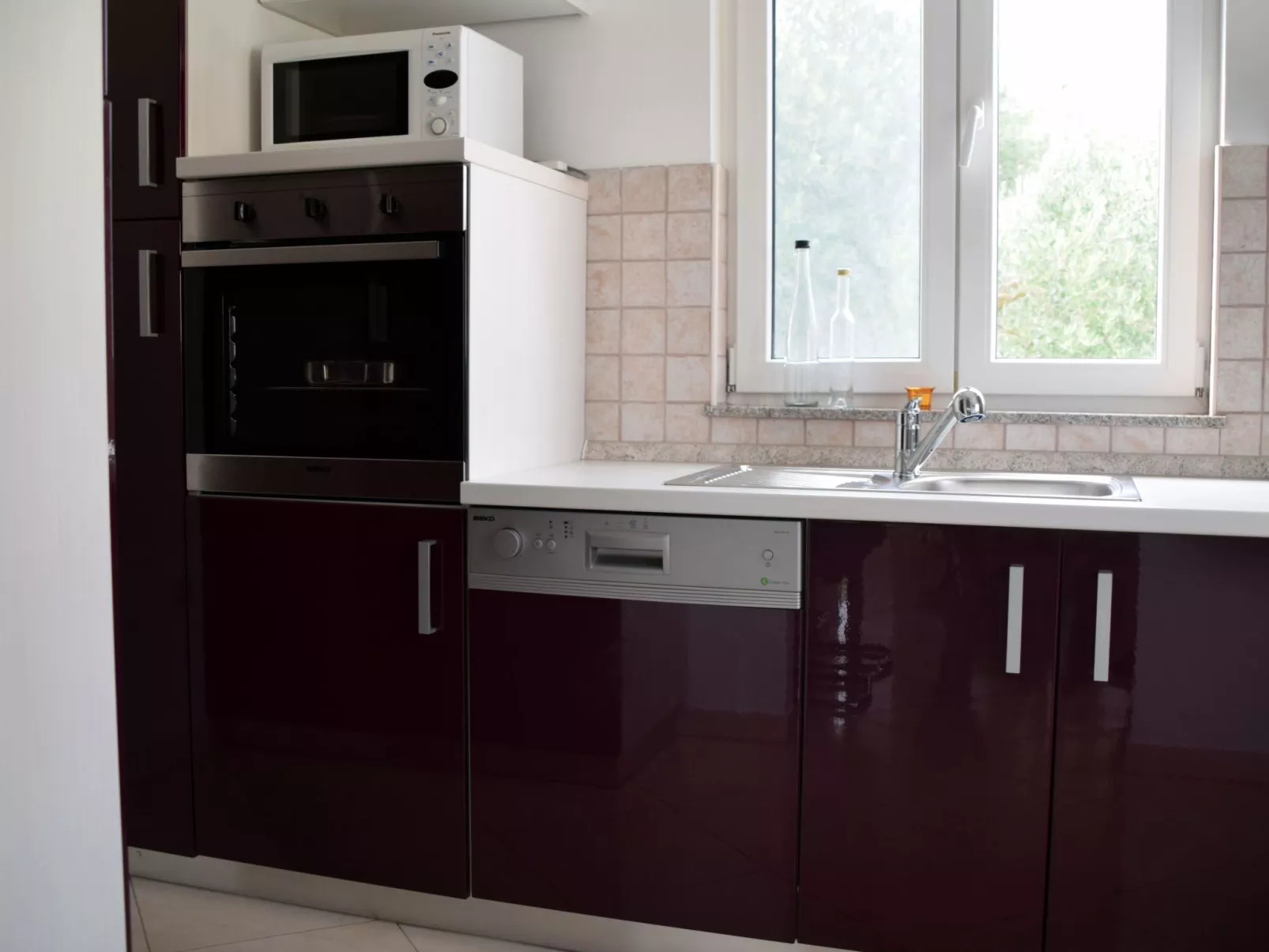 Modernes Ferienhaus in Dobropoljana mit Terrasse, Garten und Grill-Binnen