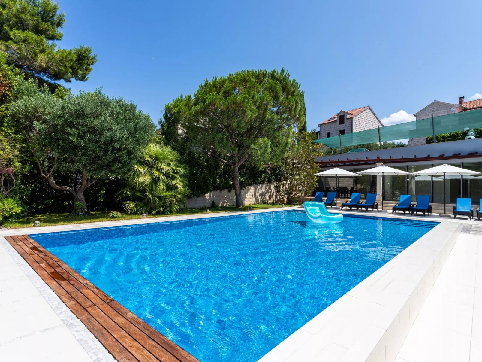 Geräumige Ferienwohnung mit privatem Sonnenbalkon-Buiten