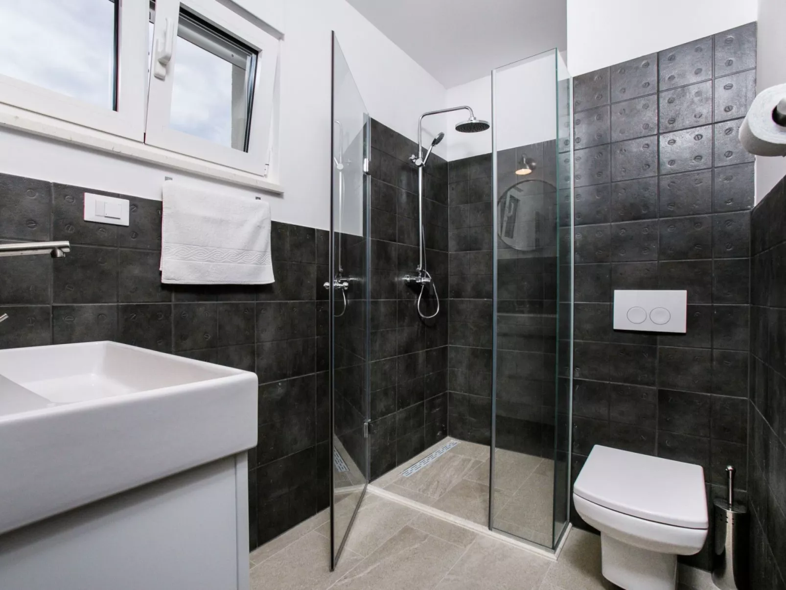 Am Strand "Villa Lori"-Binnen