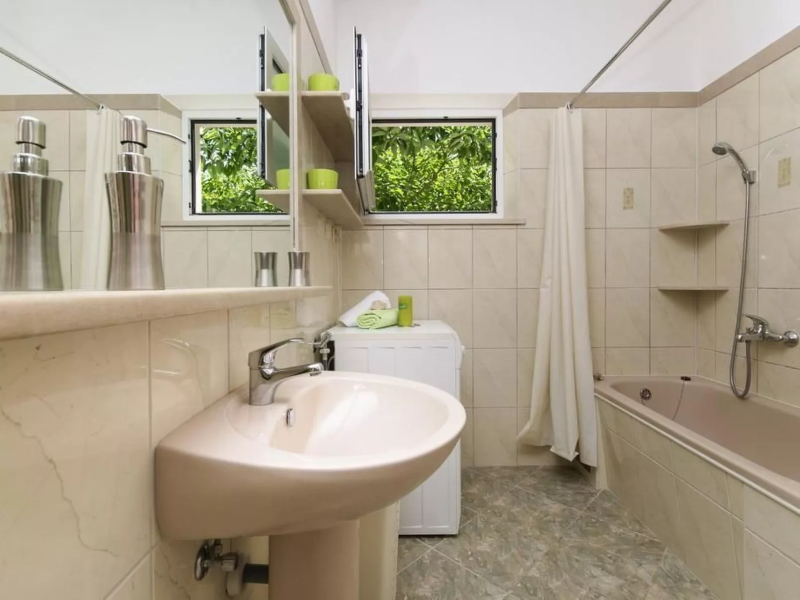 Ferienvilla "Lucian" mit Blick auf das Wasser-Binnen