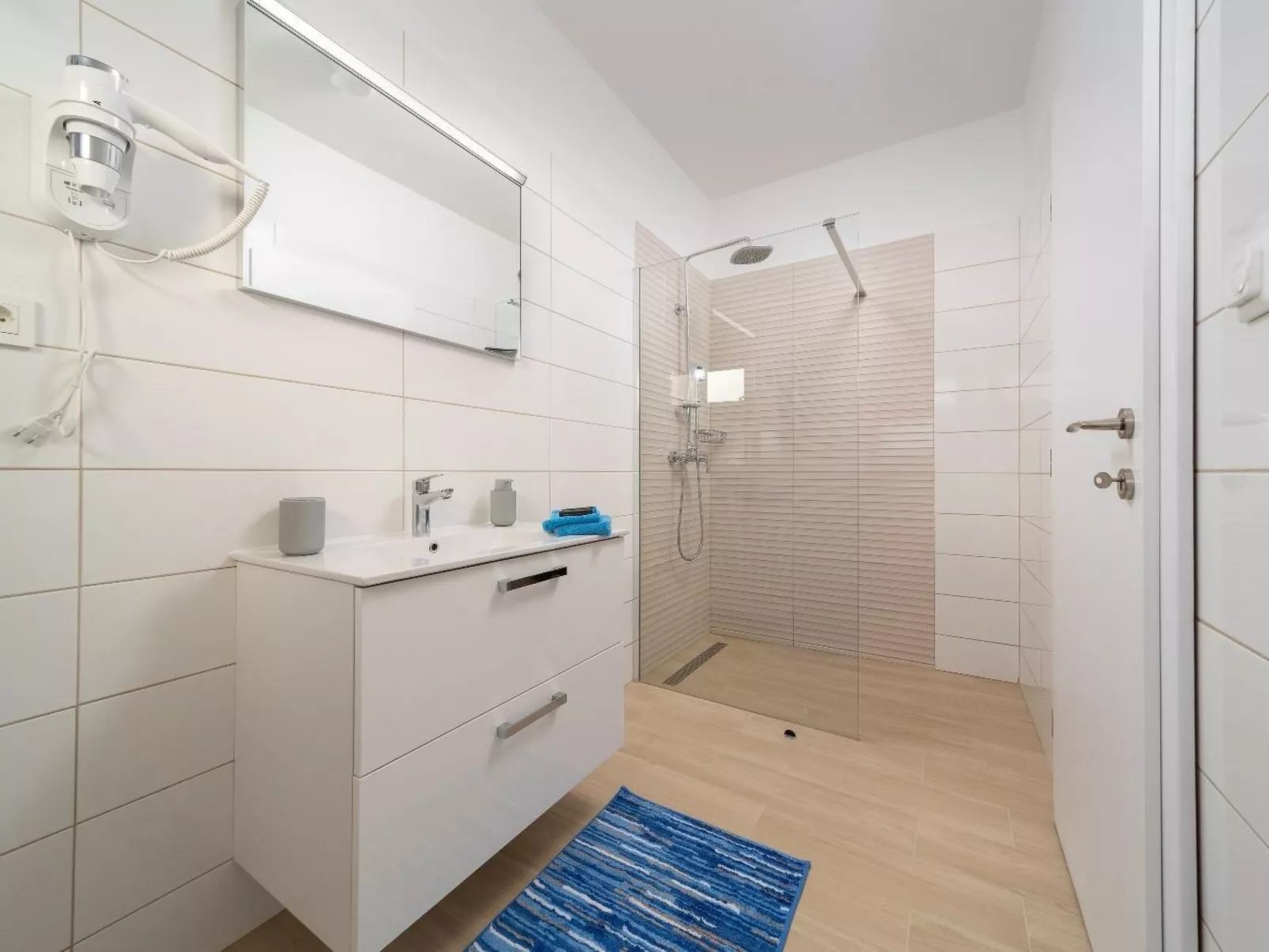 Haus in Vodice mit privatem Parkplatz-Binnen