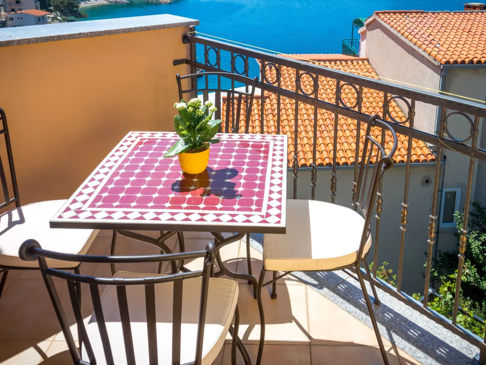 Wohnung im zweiten Stock mit Balkonen-Buiten