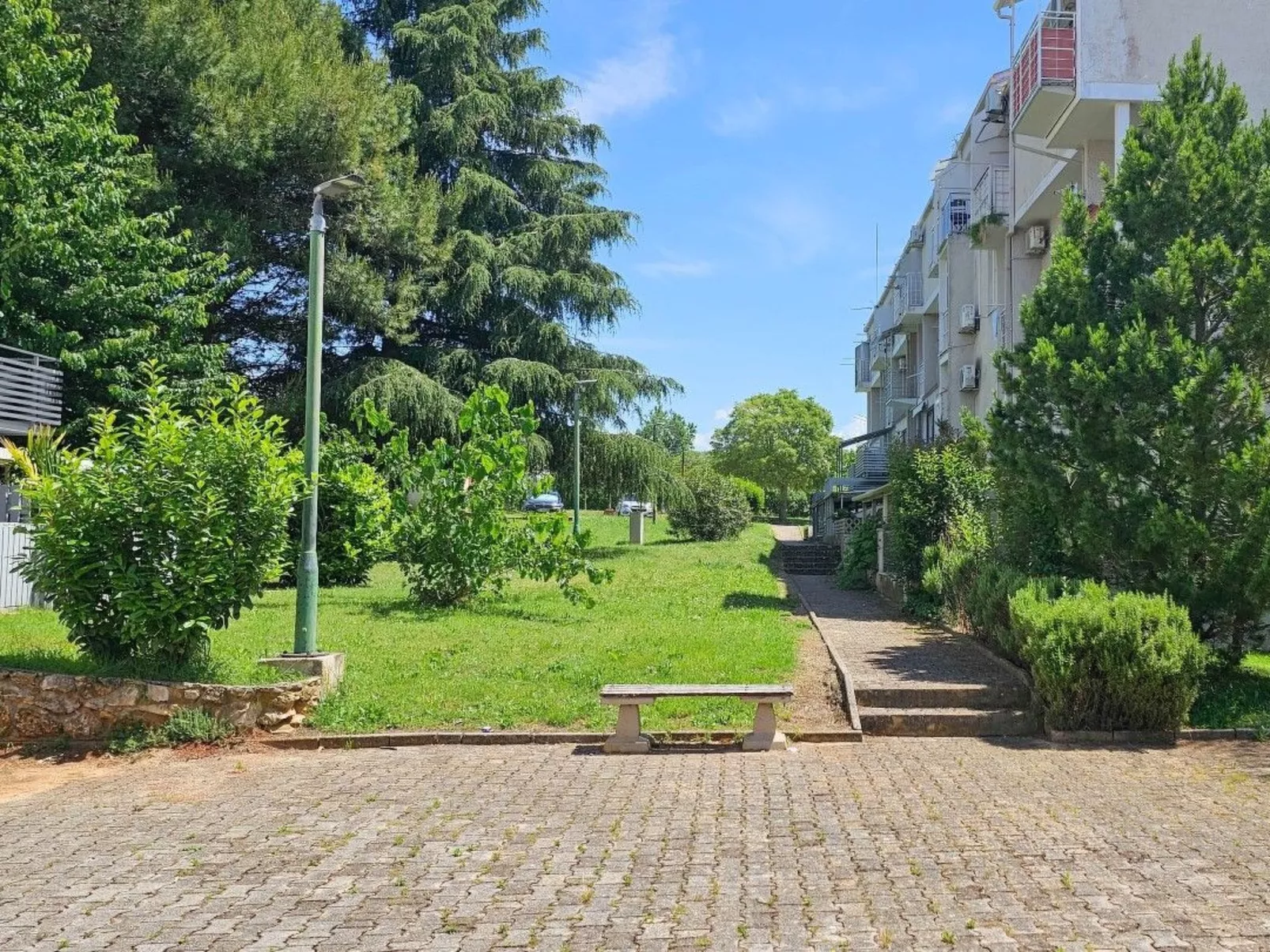 Wohnung "Domili" mit eigener Terrasse-Buiten