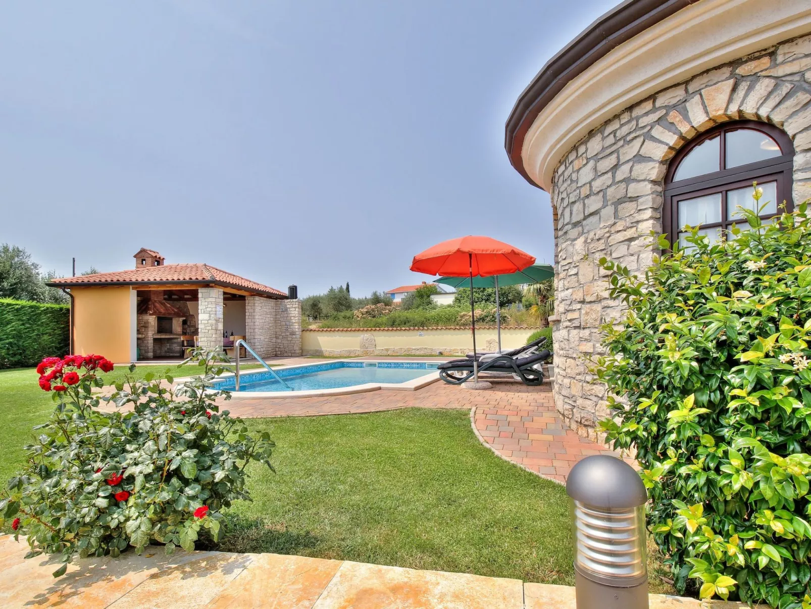 Schöne Ferienvilla Morena mit Pool-Buiten