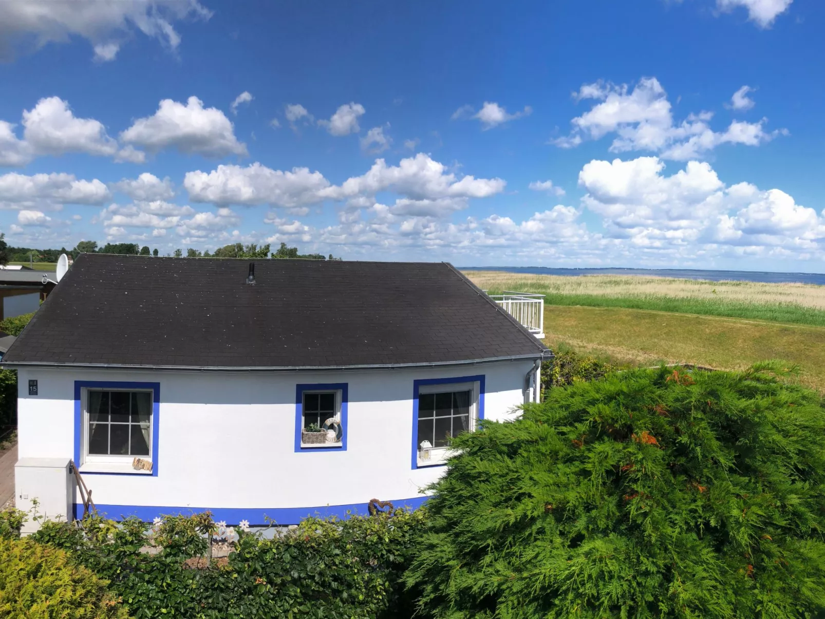 Strandhaus am Wasser-Buiten