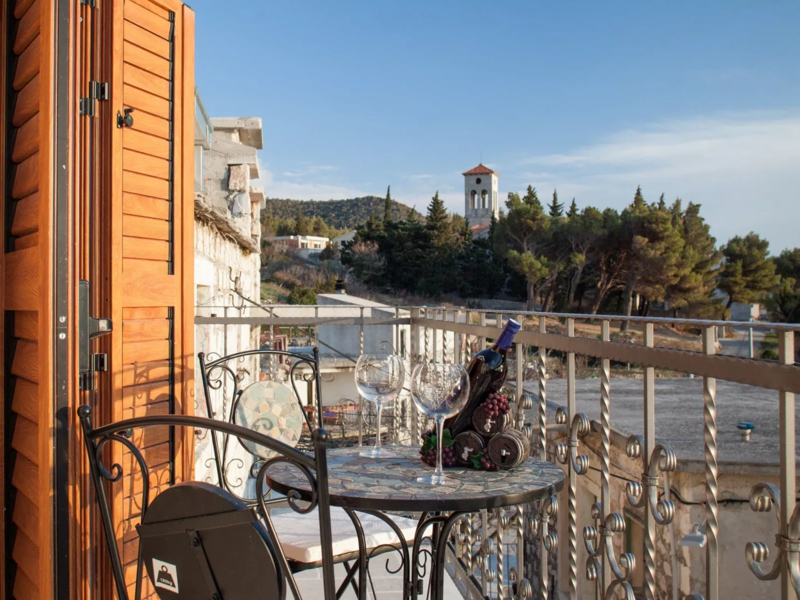 Charmantes Steinhaus mit Pool und Meerblick-Buiten