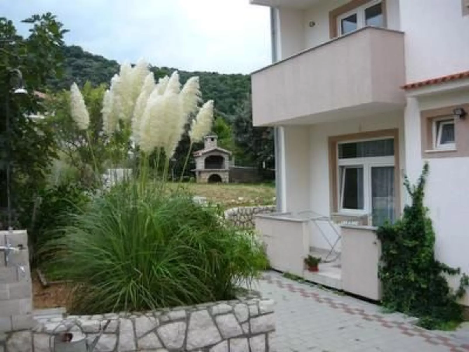 Jadro Apartments in Barbat mit Grill und Whirlpool-Buiten