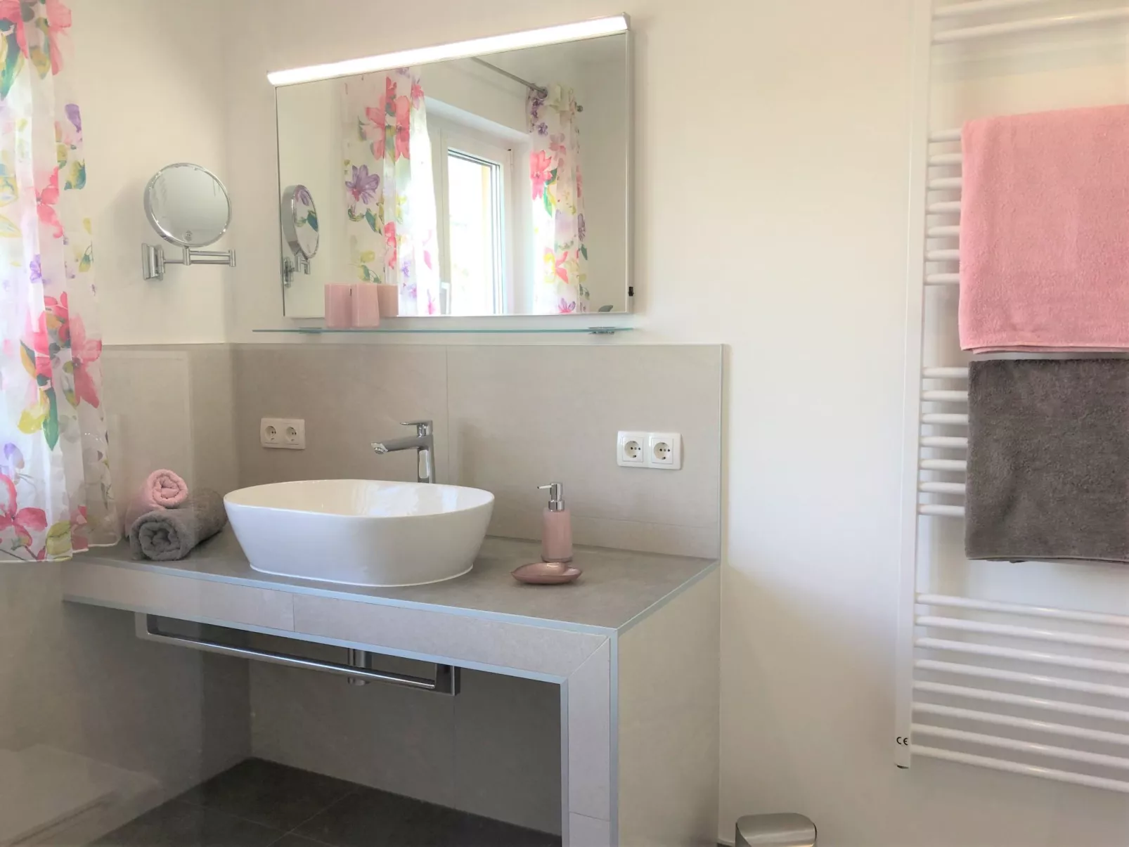 Klimatisierte Ferienwohnung in Okrug Gornji mit Gepflegtem Garten und Seeblick-Binnen