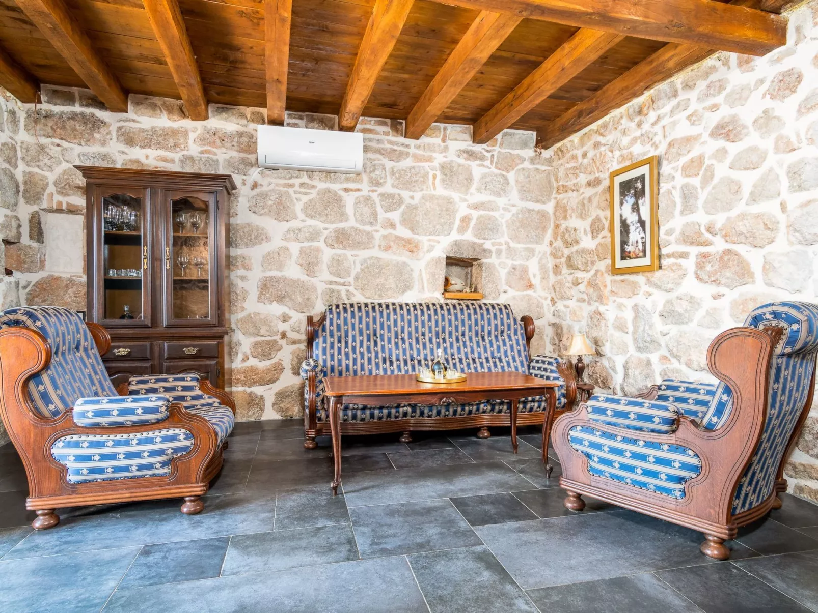 Altes Steinhaus Goranova Kuca-Binnen