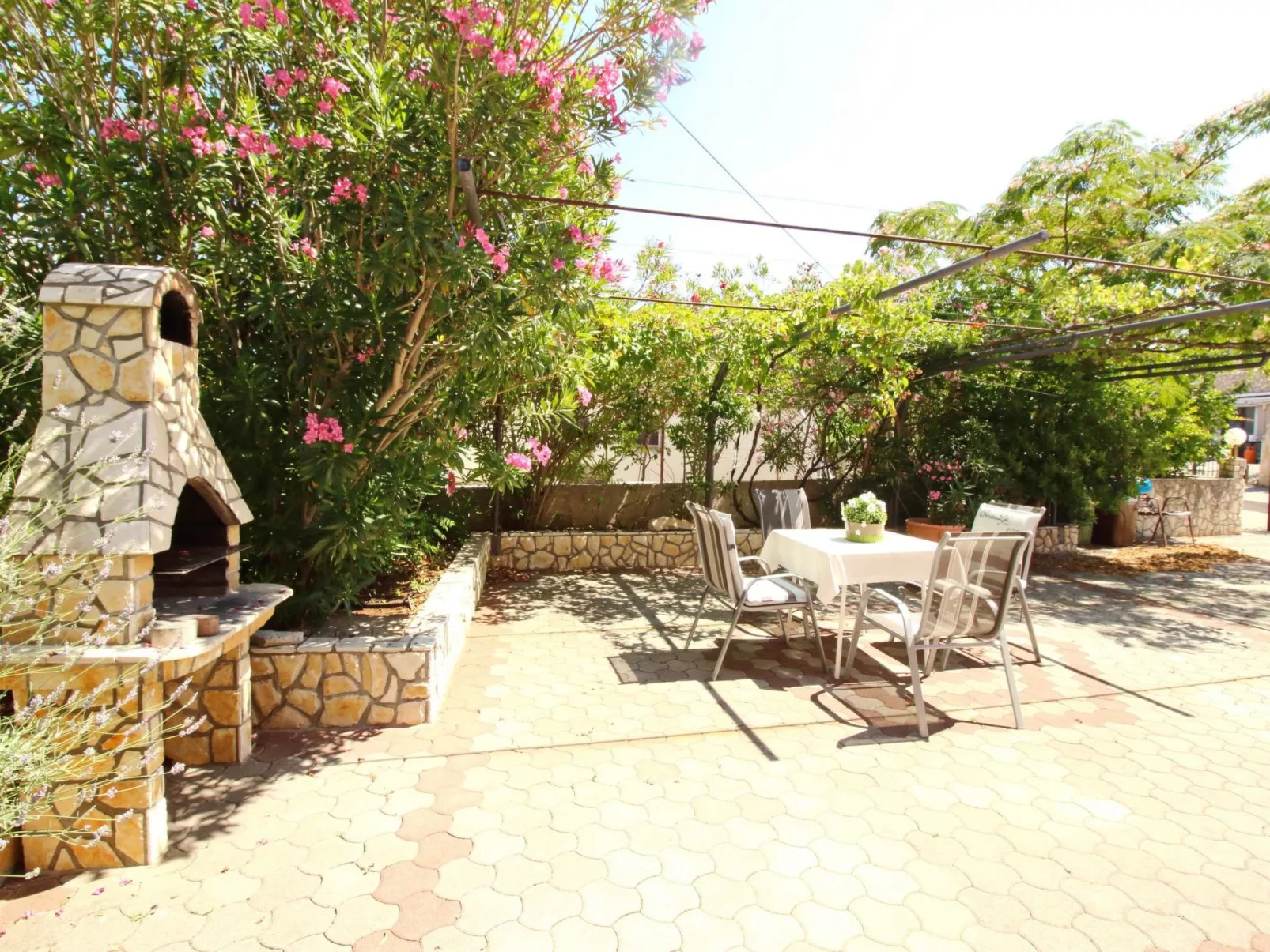 Apartment Radosna-Buiten