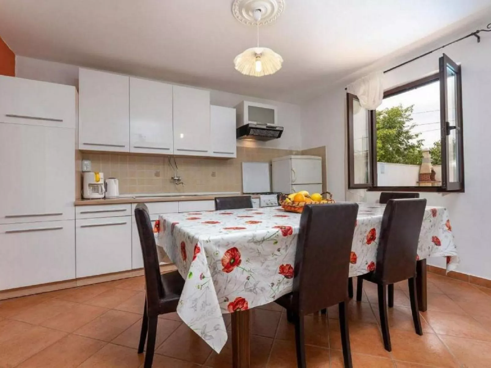 Casa Ana Milena-Binnen