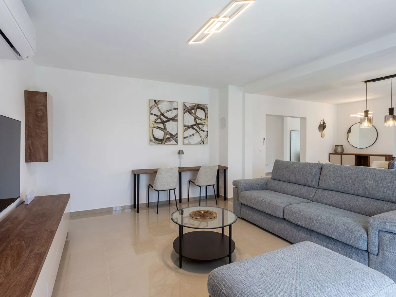 "Luxuriöse App. mit Pool"-Binnen