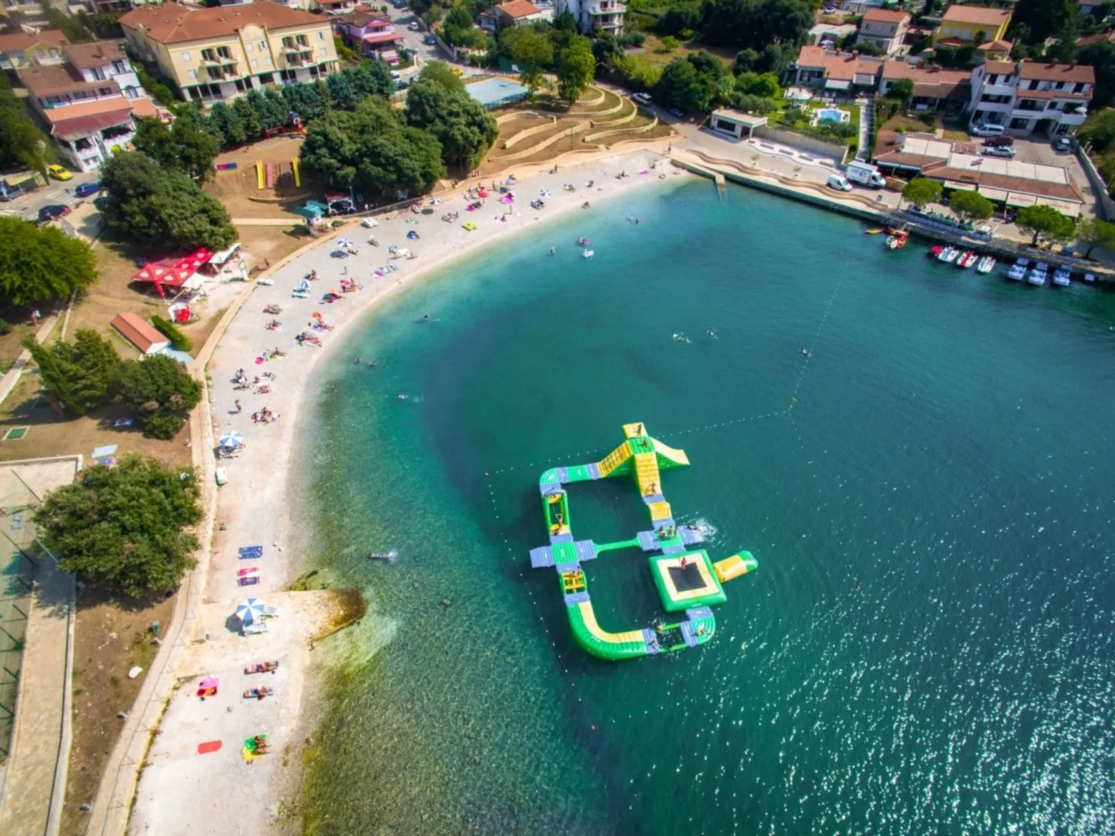 "Darko" mit Balkon-Buiten