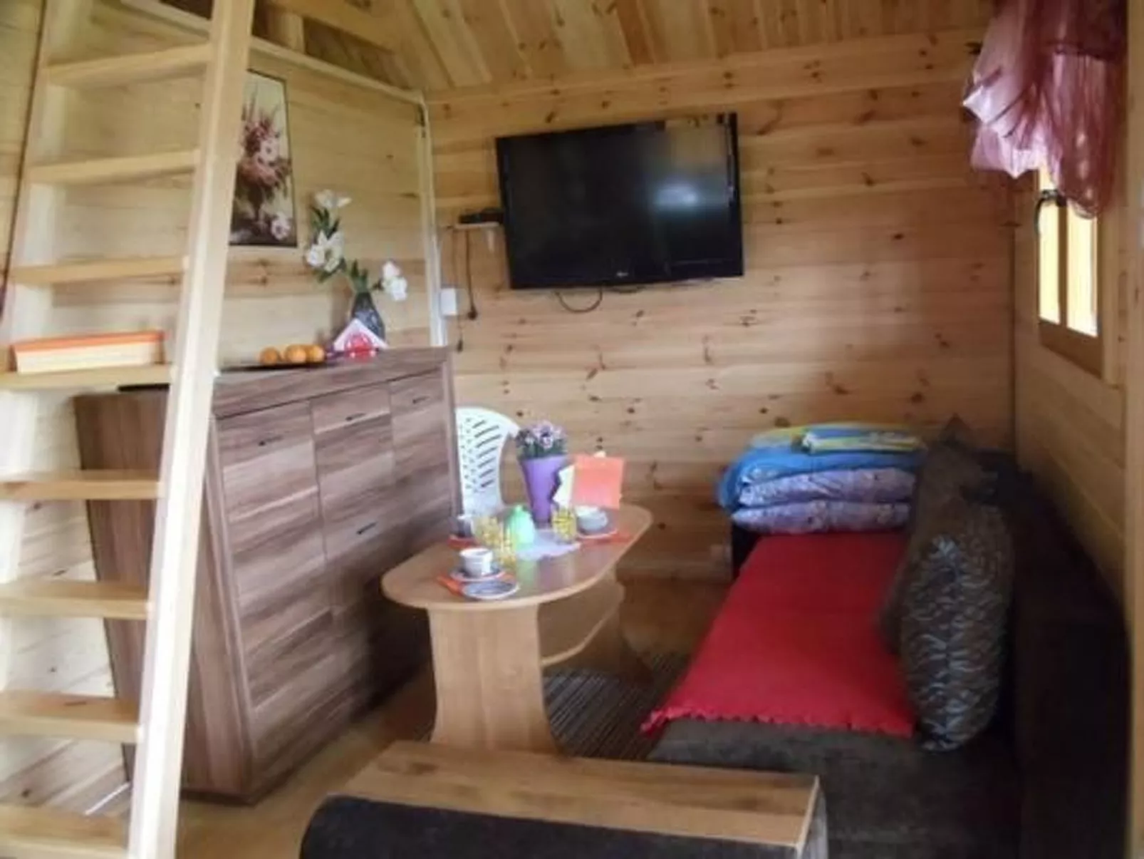 Gemütliches Holzferienhaus mit Grill und Garten-Binnen