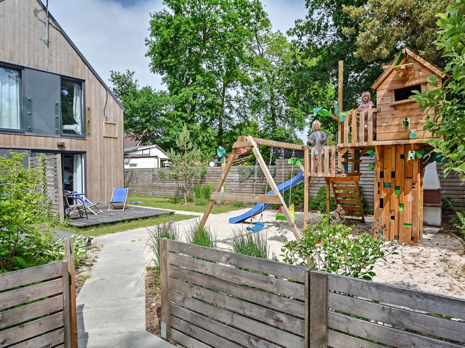 Mit privater Terrasse-Buiten