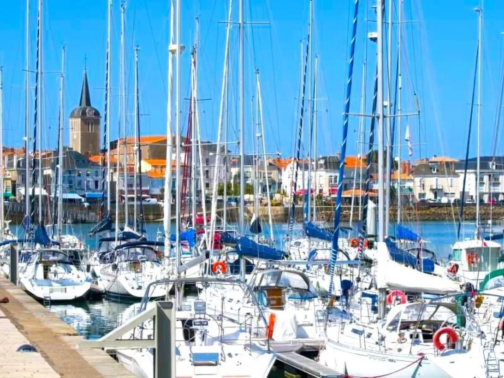 "Acacia" mit eigenem Pool-Buiten