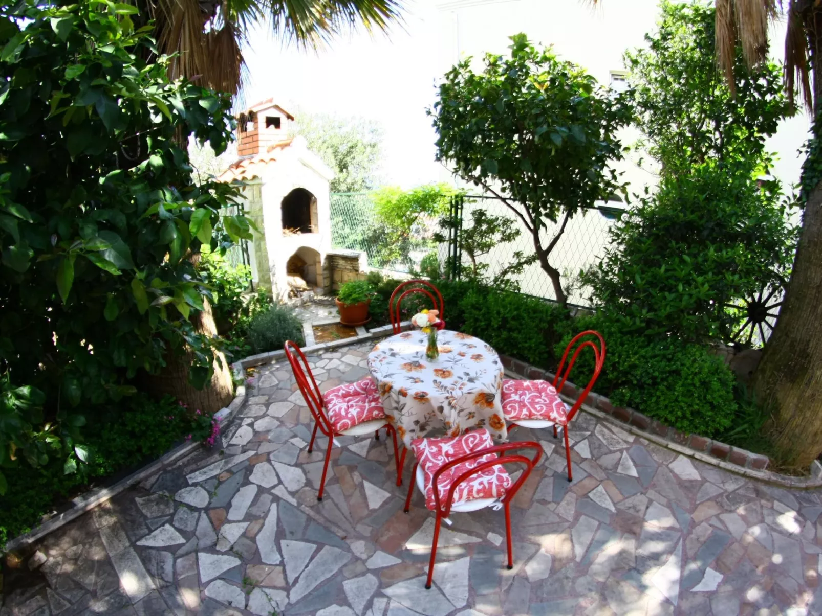 Mit Privatparkplatz-Buiten