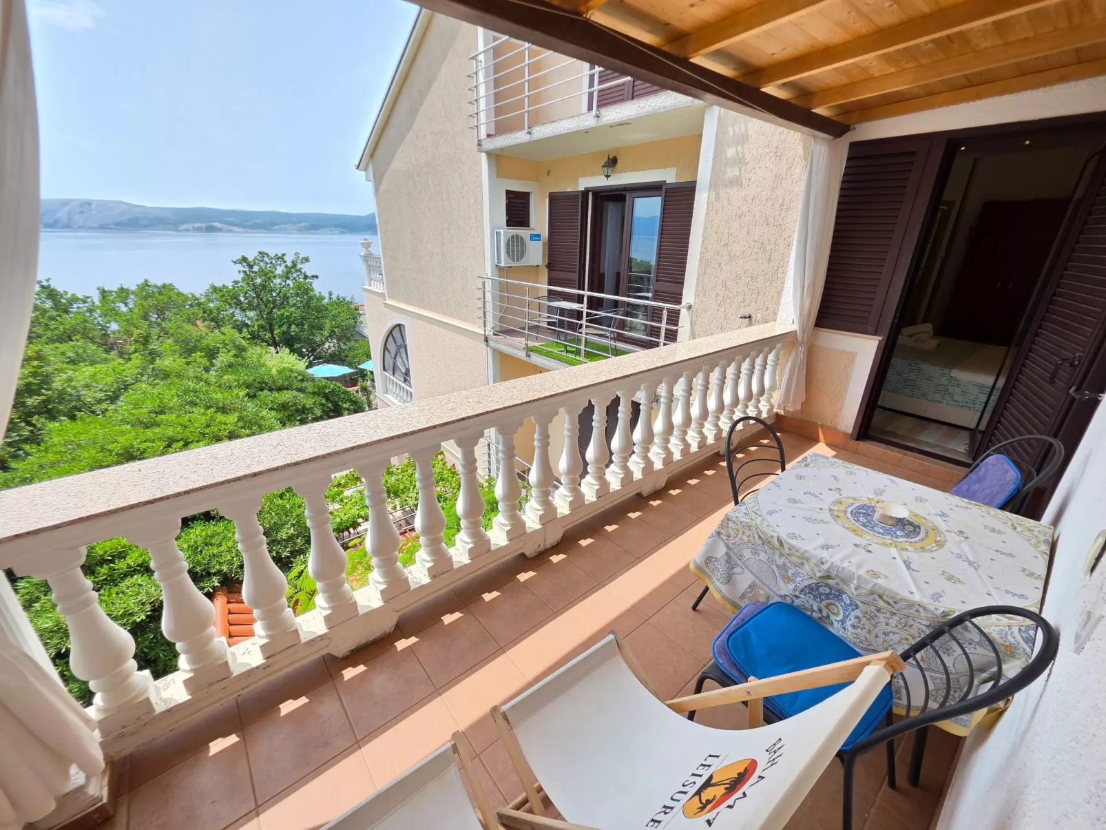 Appartement mit Balkon und Meerblick-Buiten